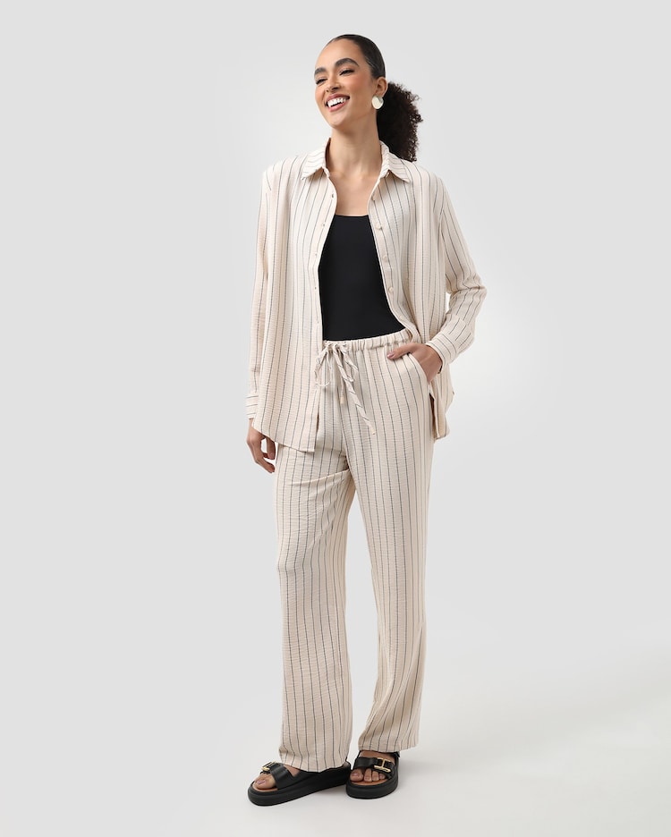 Riachuelo Calça feminina relaxed crepe texturizado Bege Claro