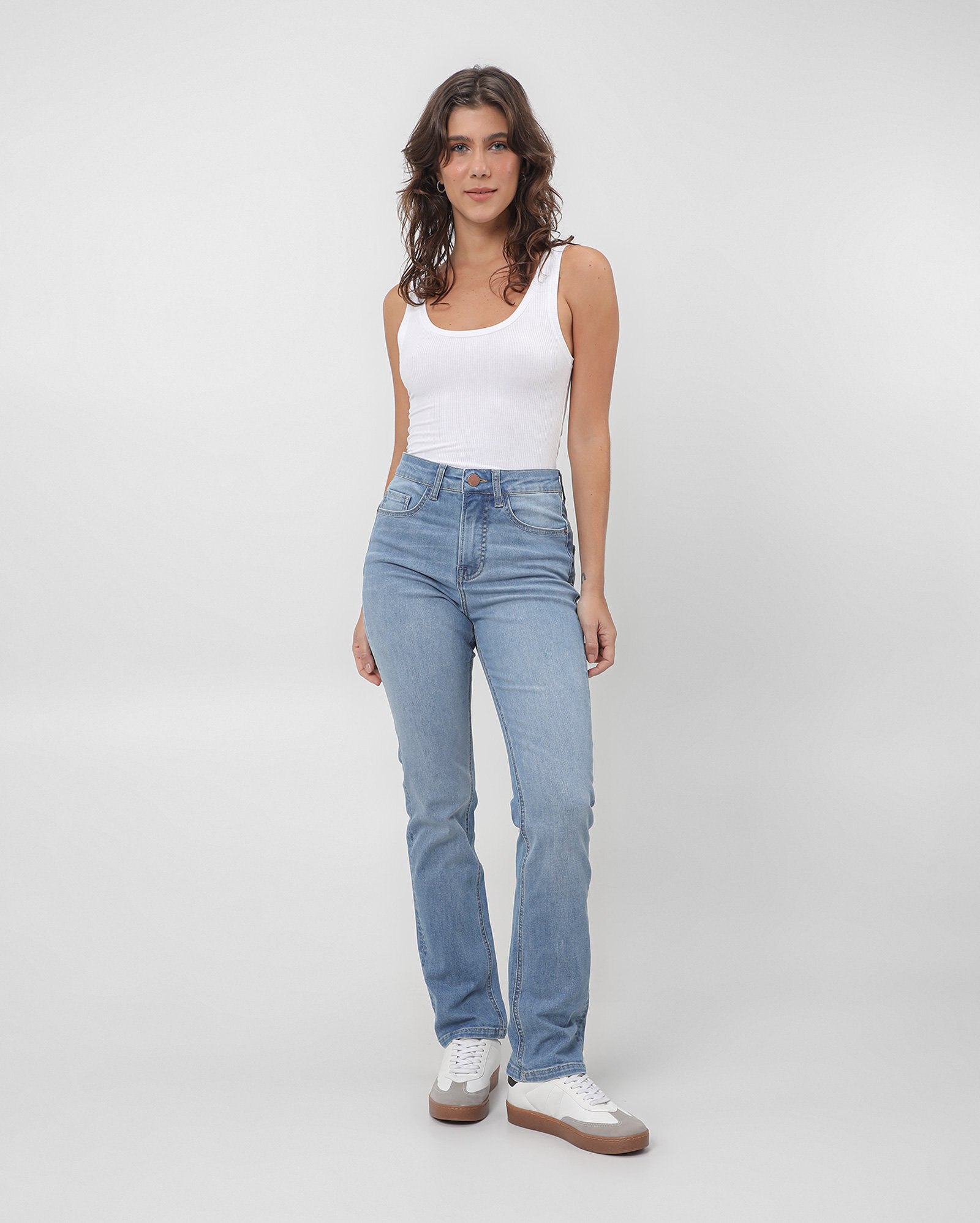 Calça jeans feminina push in cintura alta estonada denim claro | Pool Jeans