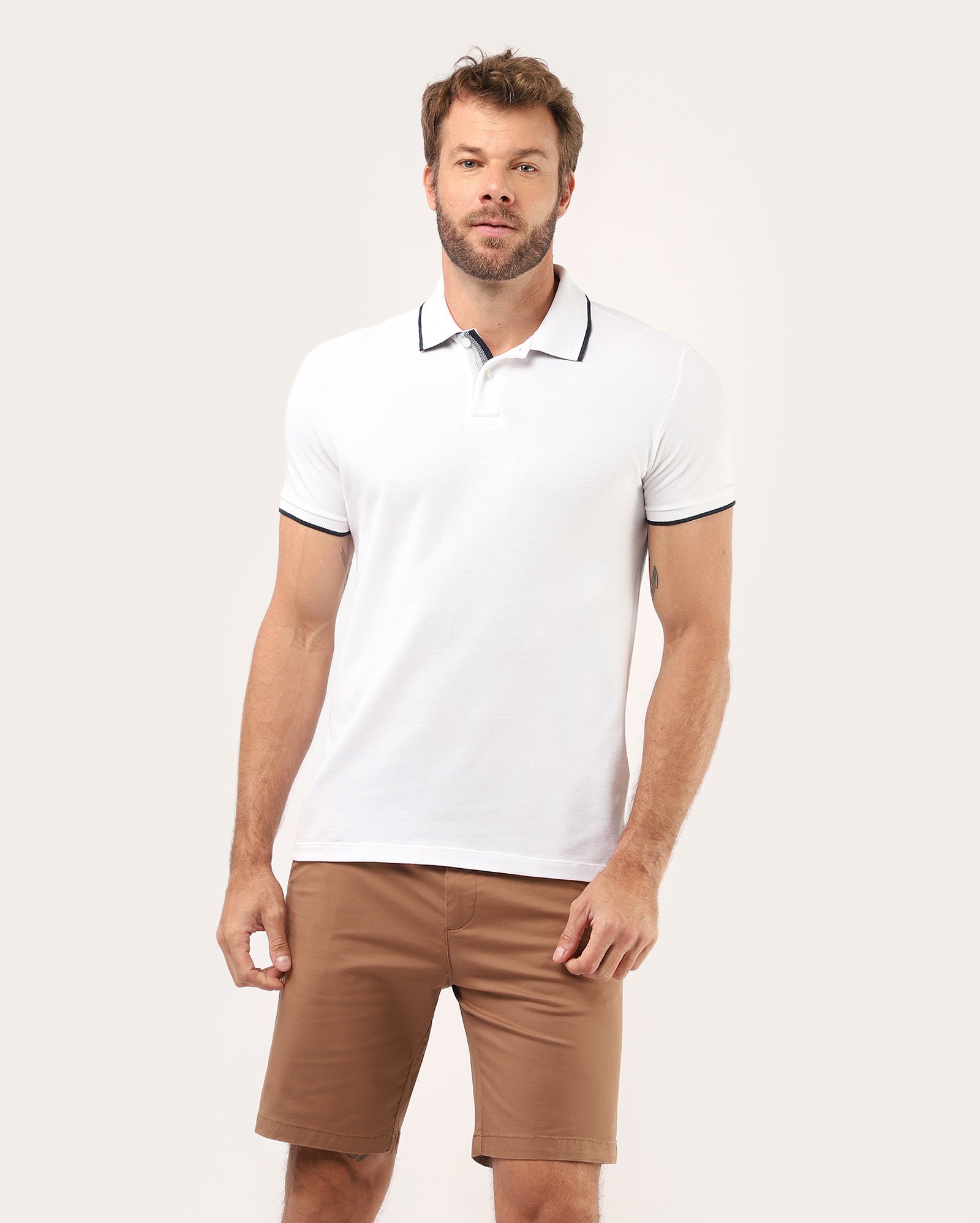 Polo masculina regular com botões branca | Pool Basics