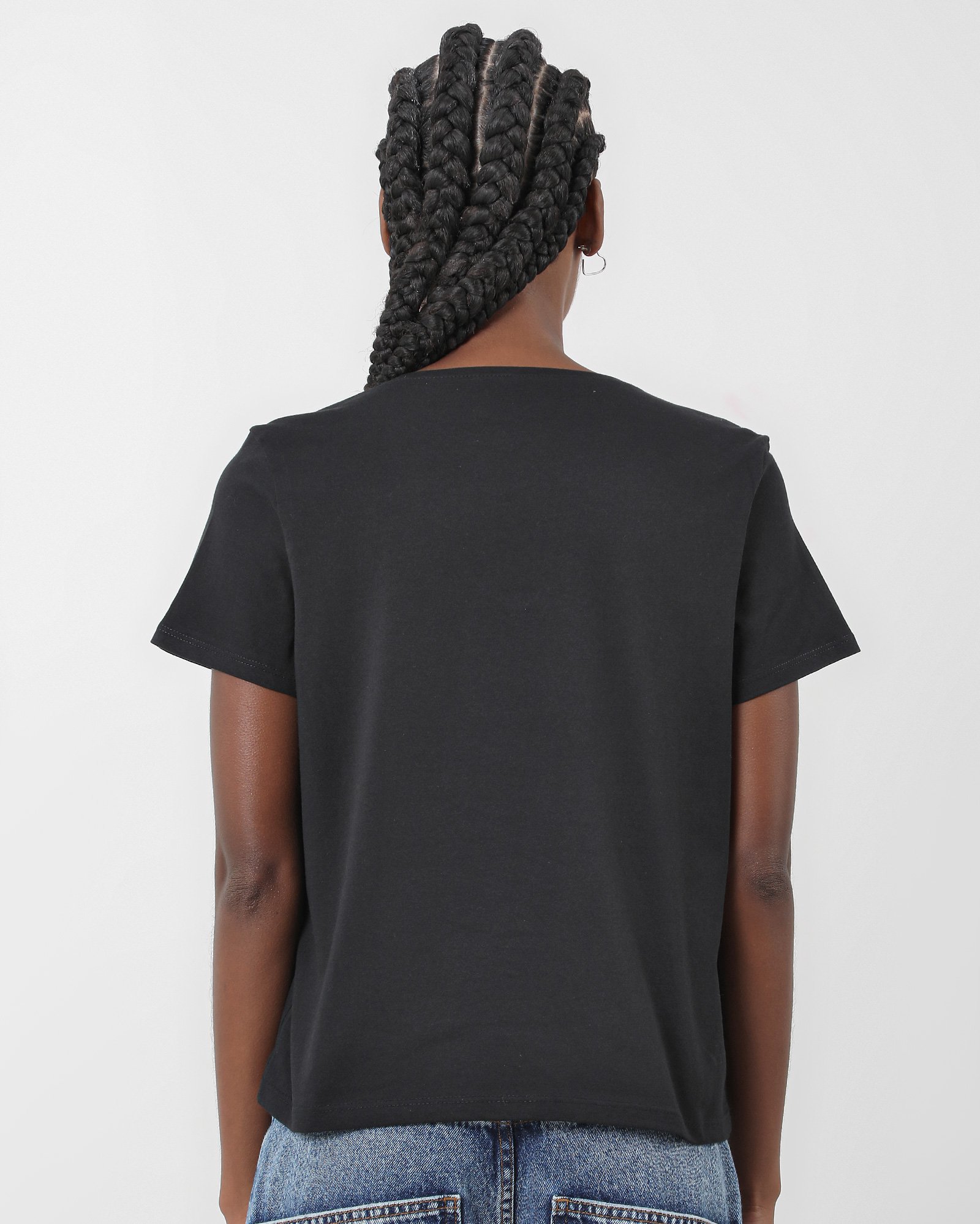 Camiseta feminina gola V lisa - Preto | Pool Basics