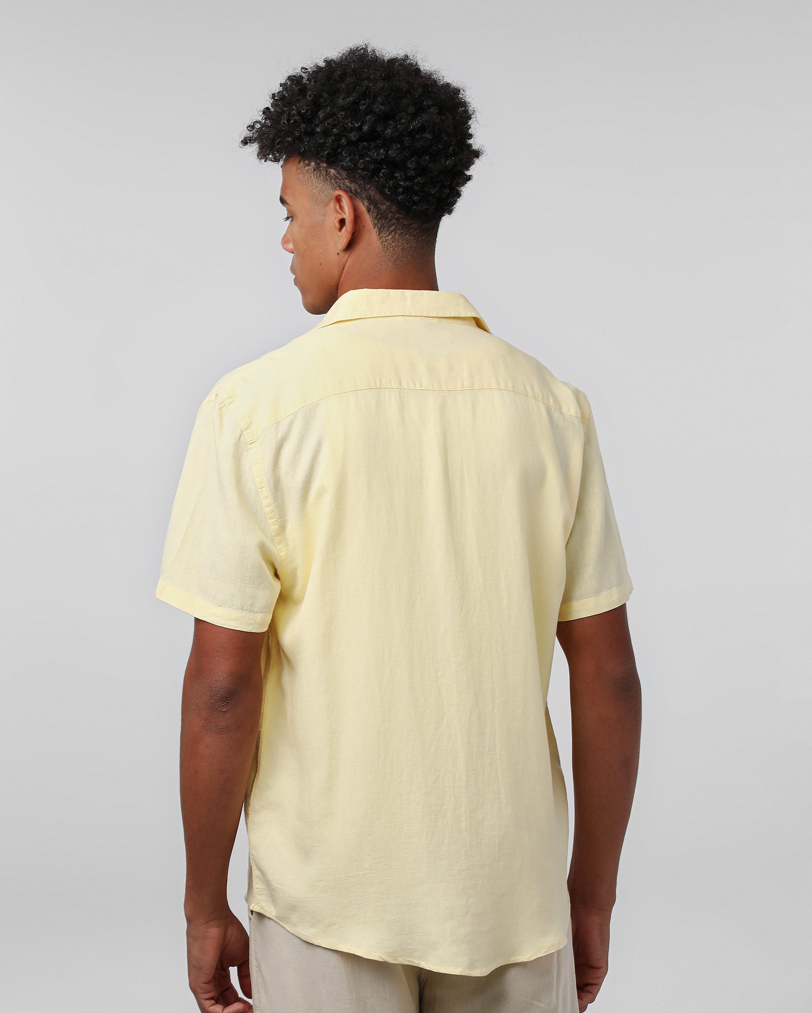 Camisa masculina regular em viscolinho - Amarelo Claro