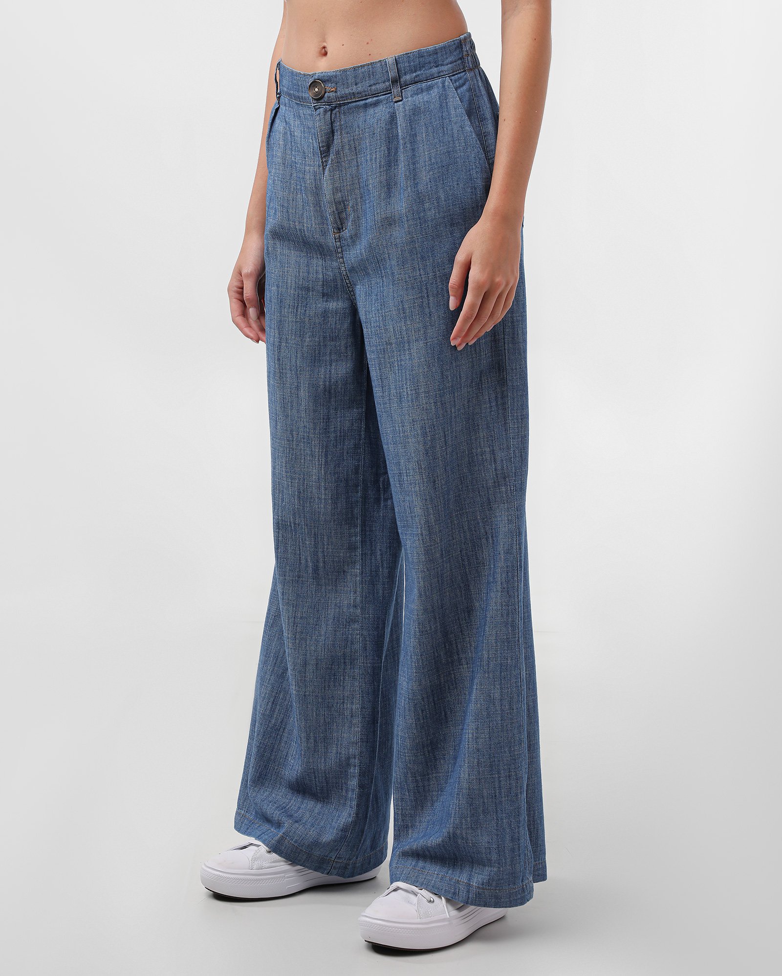 Calça jeans feminina wide leg cintura alta com pregas - Jeans Médio