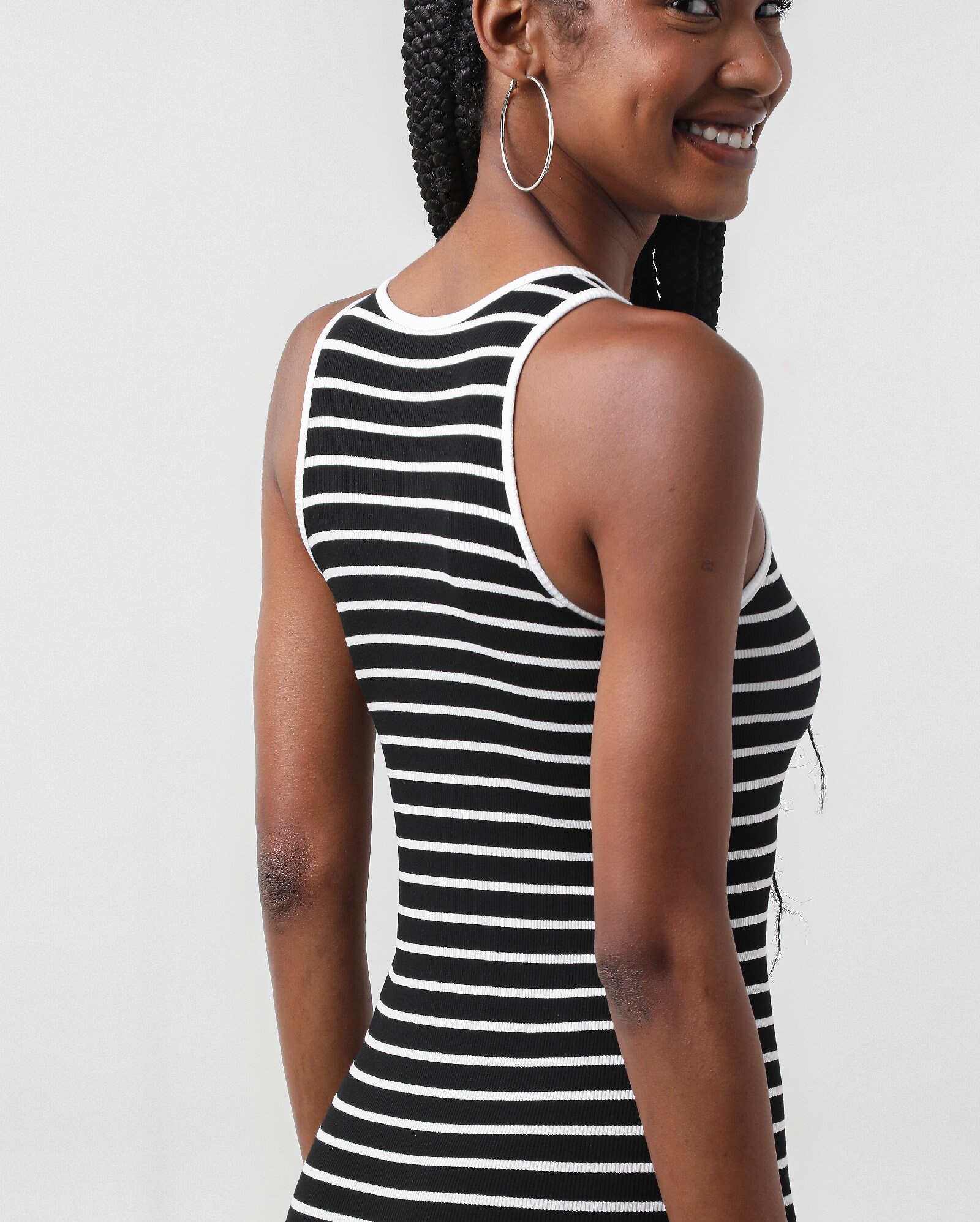 Vestido curto tubinho canelado com viés - Preto | Pool — foto 6