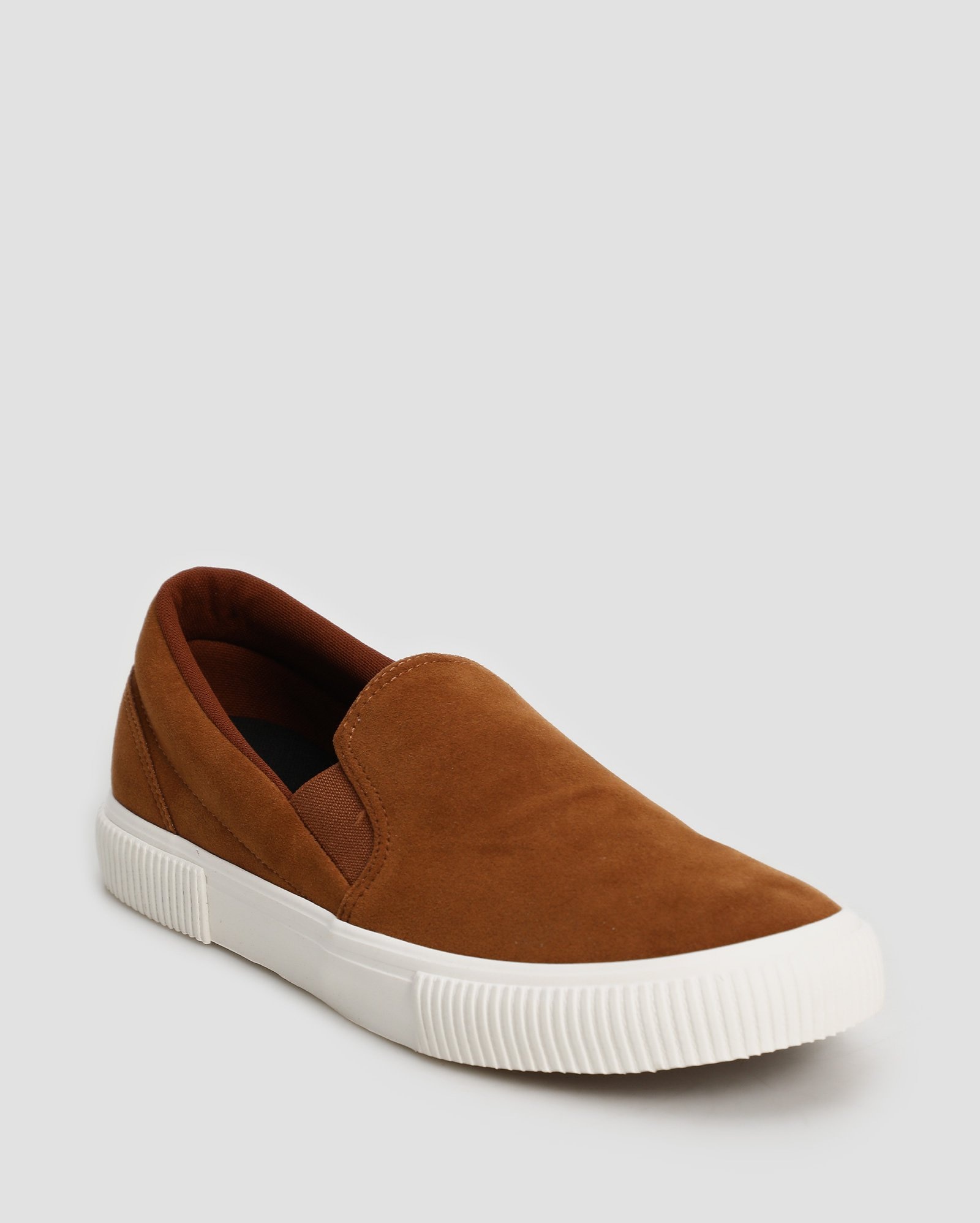 Tênis slip on masculino com pespontos - Marrom Claro