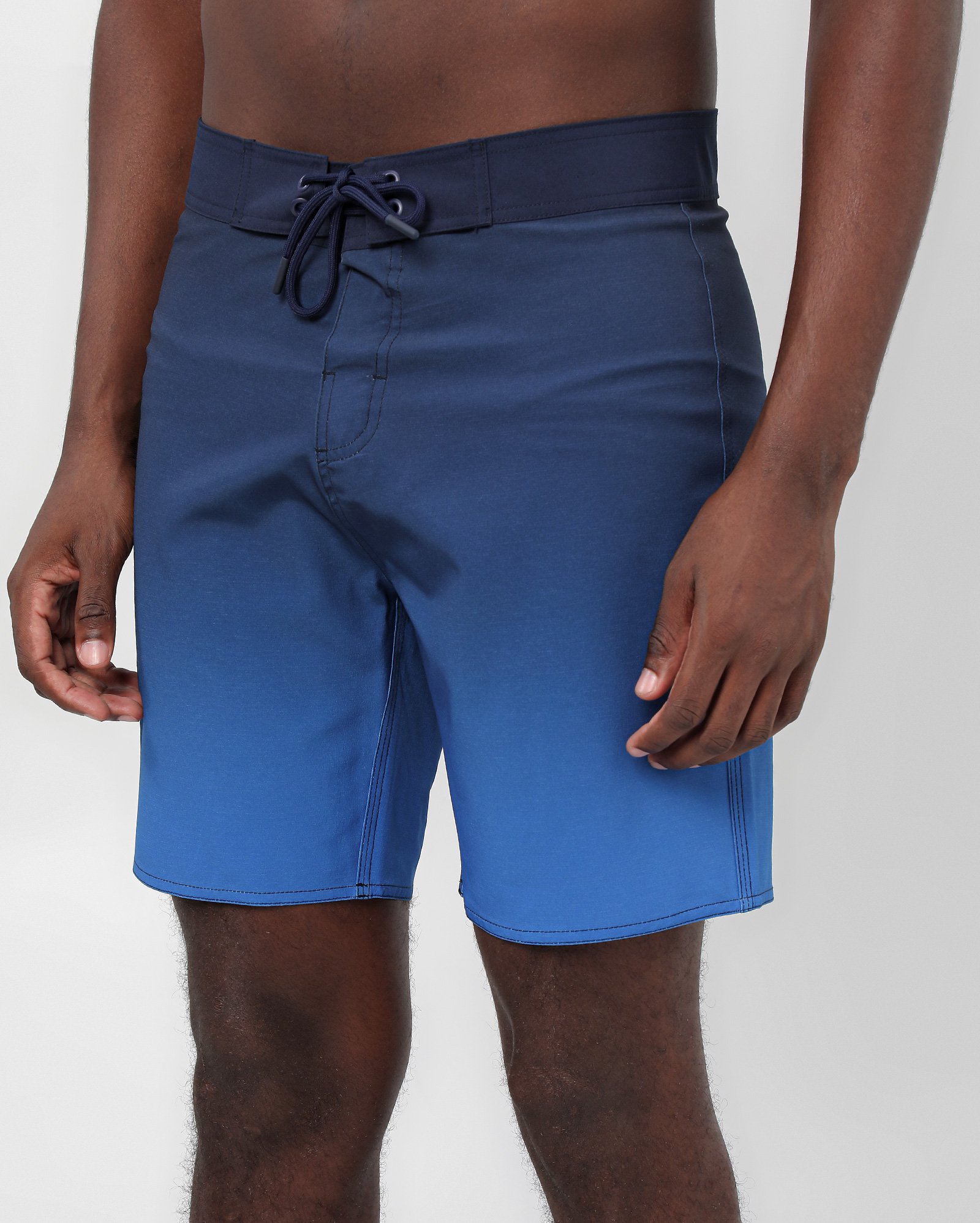 Bermuda surf masculina lisa degradê azul | Pool — foto 3