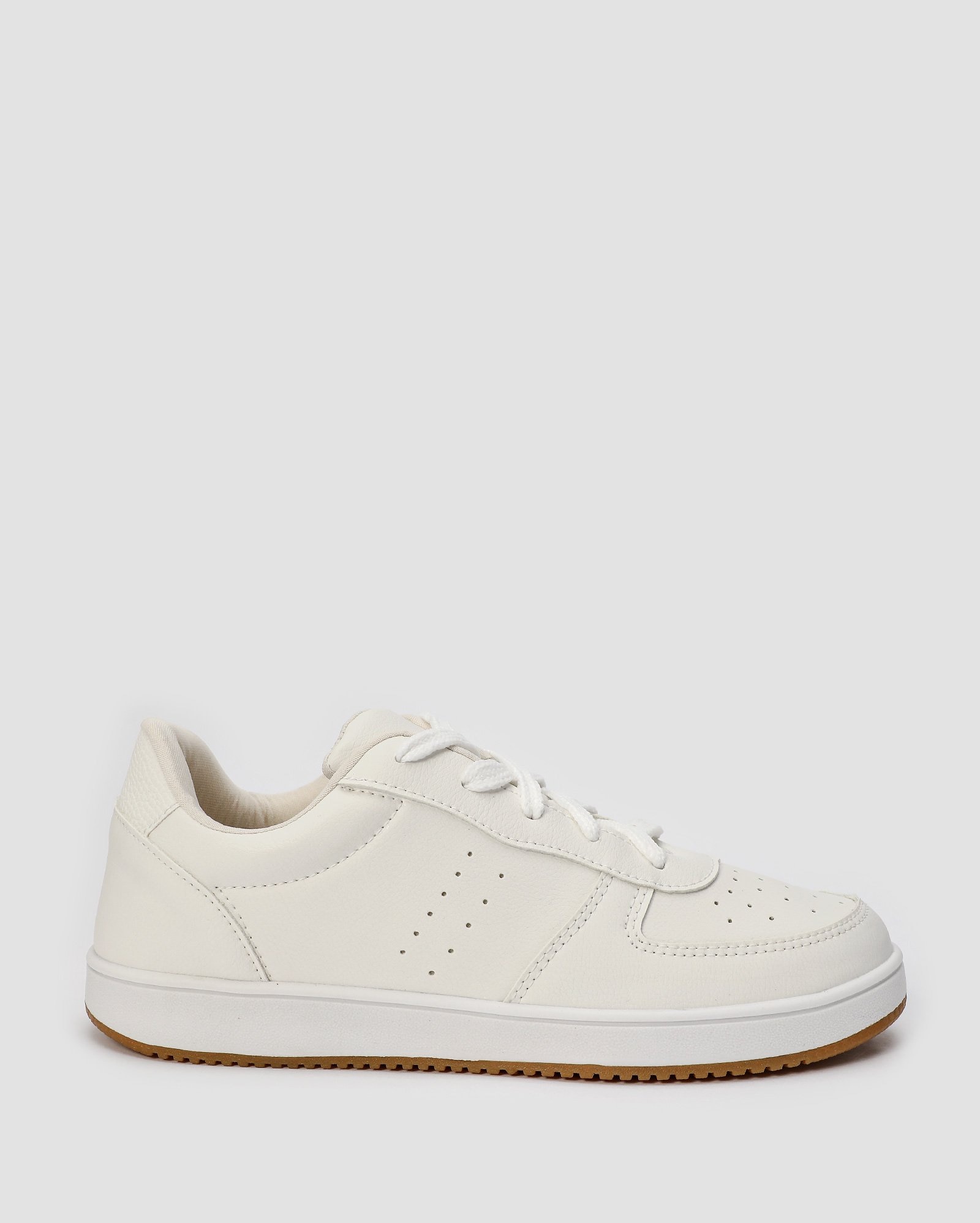 Tênis feminino com recortes variados - Off-white | Riachuelo