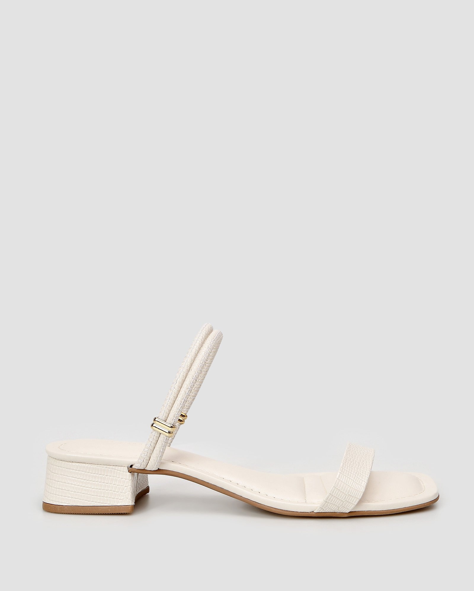 Sandália feminina salto baixo calce fácil - Off-white | Riachuelo
