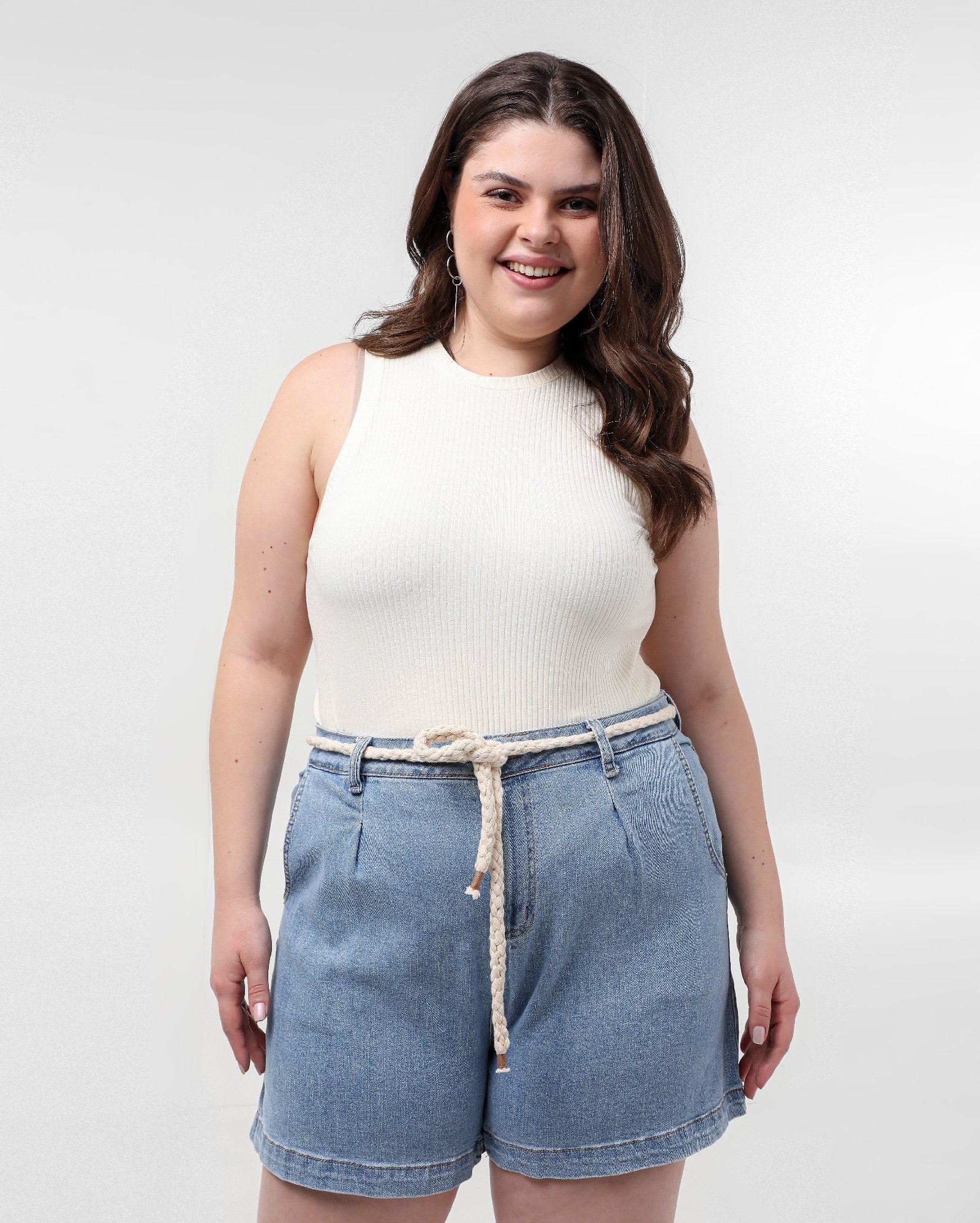 Short jeans plus size feminino com cardaço denim claro | Pool Jeans