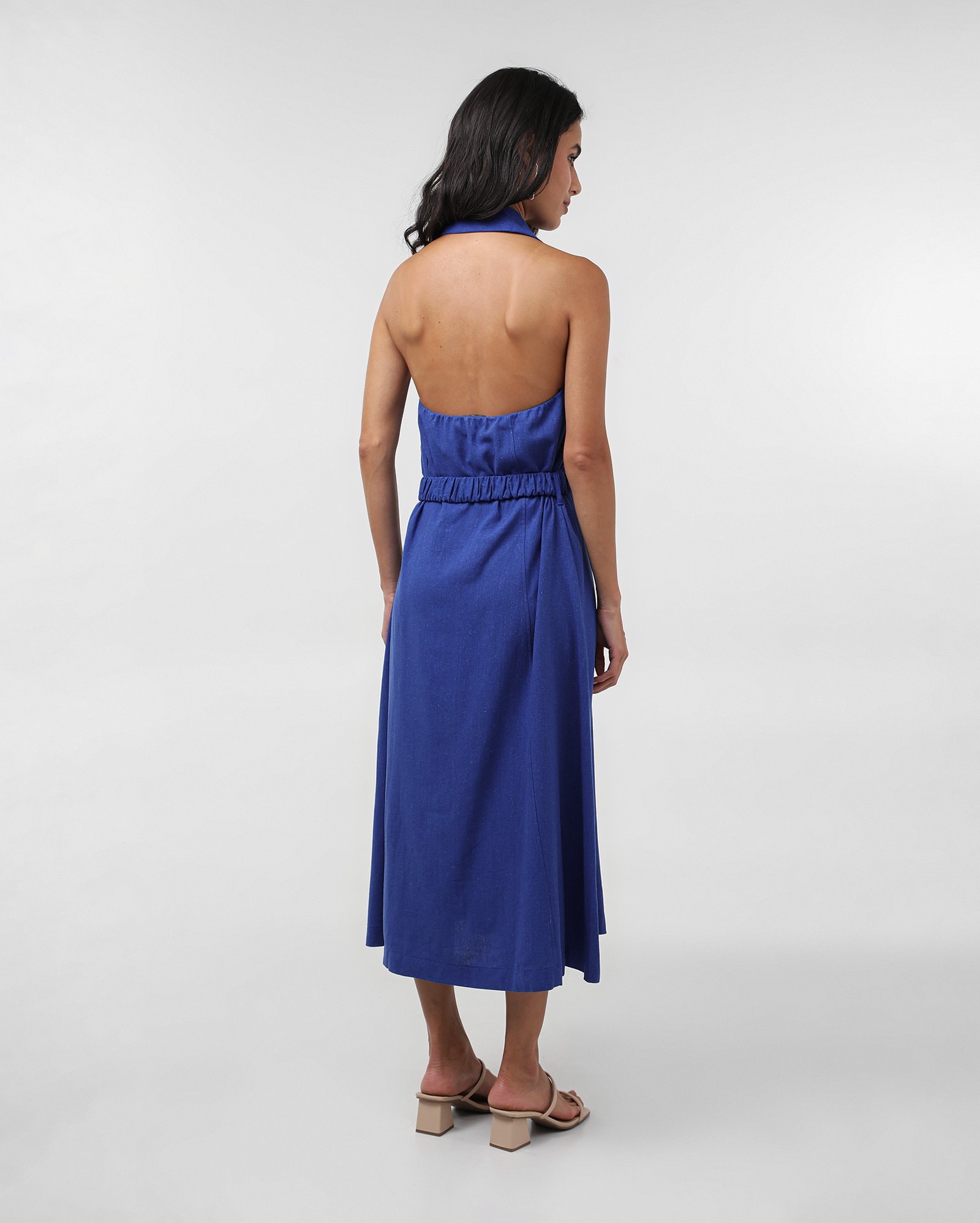 Vestido midi frente única em viscolinho azul — foto 2