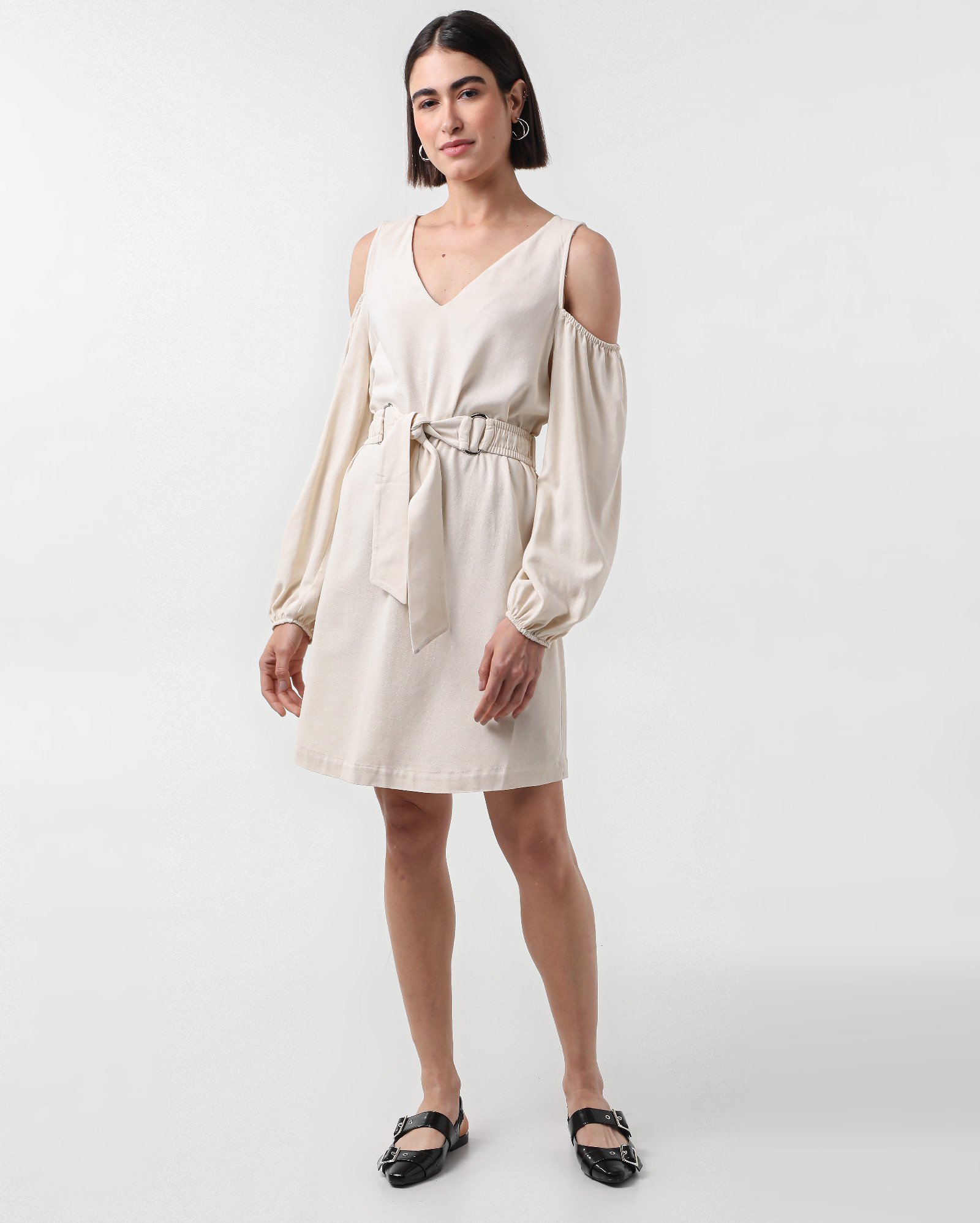 Vestido curto reto em viscolinho com cinto bege | AK by Riachuelo