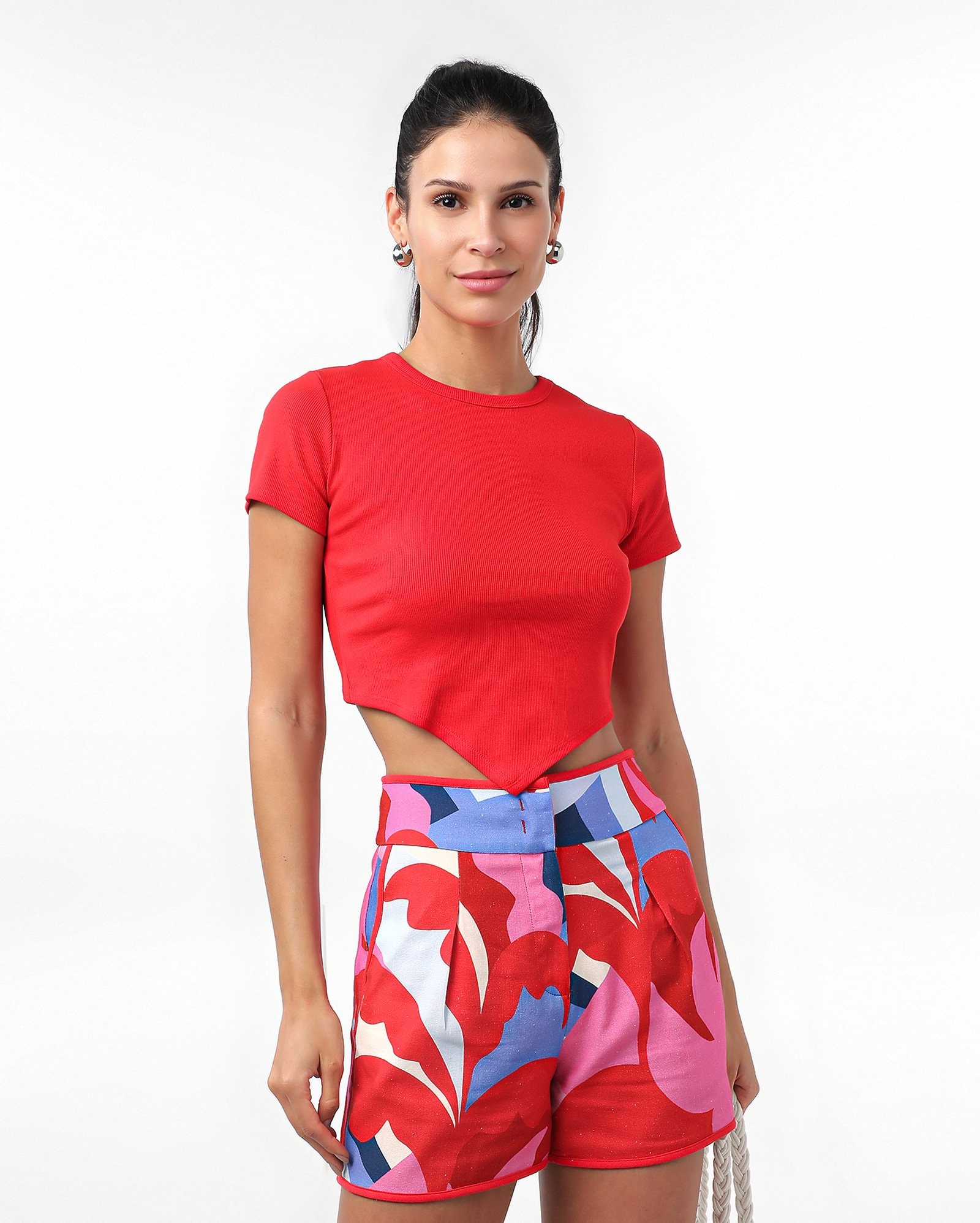 Camiseta cropped canelada assimétrica vermelha | Pool — foto 5