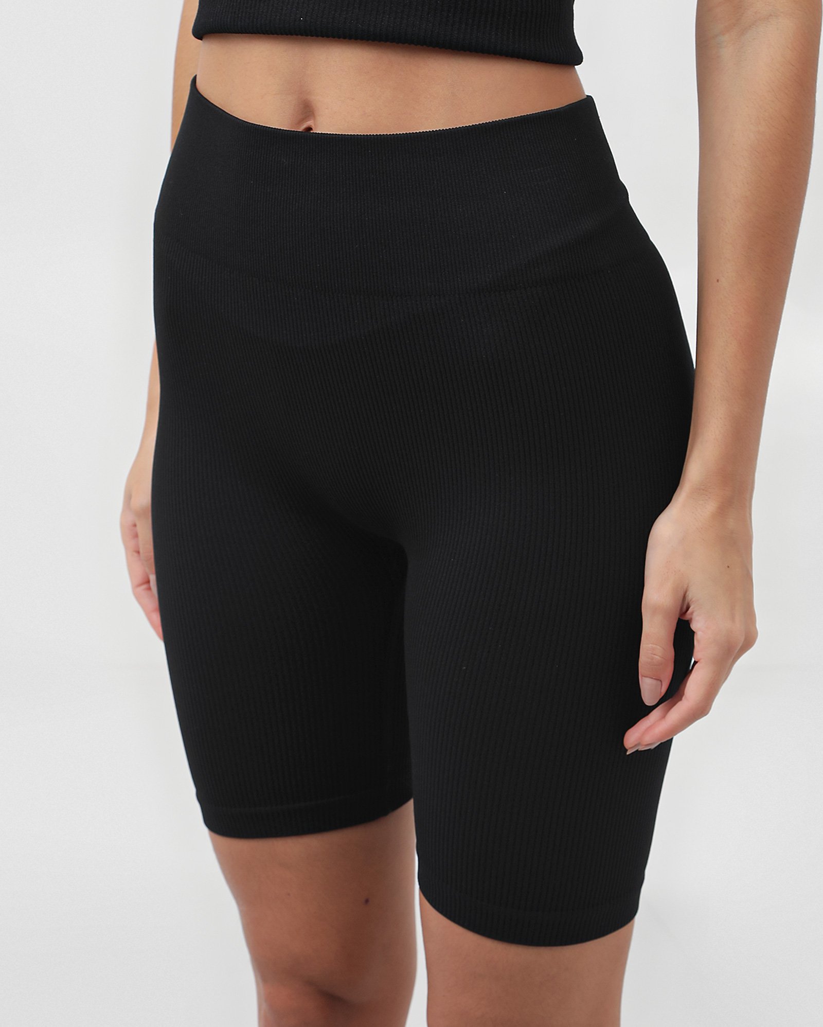 Bermuda feminina ciclista canelada - Preto | Pool Basics