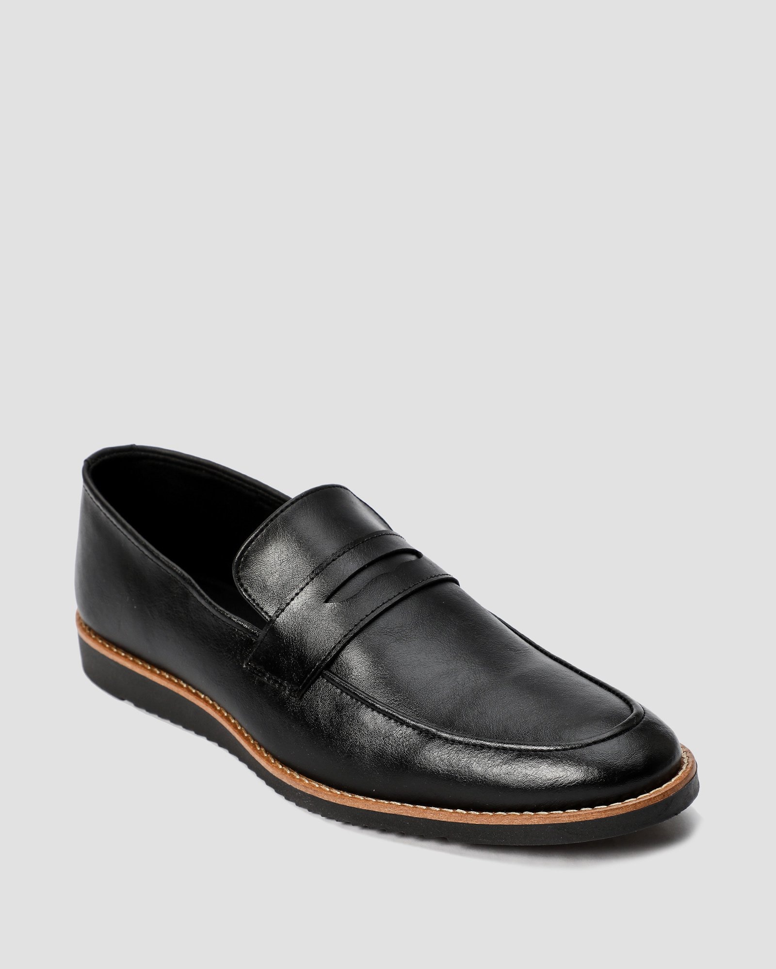Sapato social masculino cano baixo e detalhe entressola preto | Riachuelo