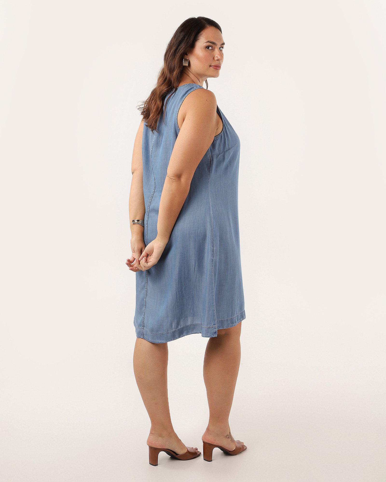 Vestido jeans curto plus size reto - Jeans Médio | Pool Jeans