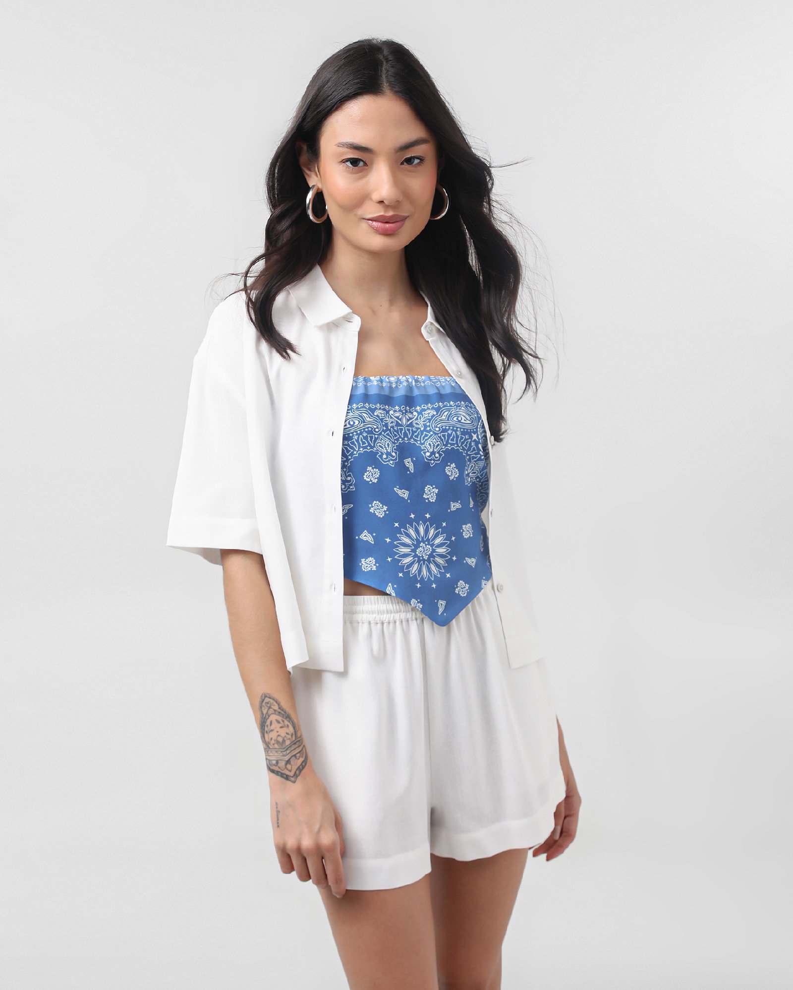 Camisa cropped em viscolinho Ingrid oversized - Branco