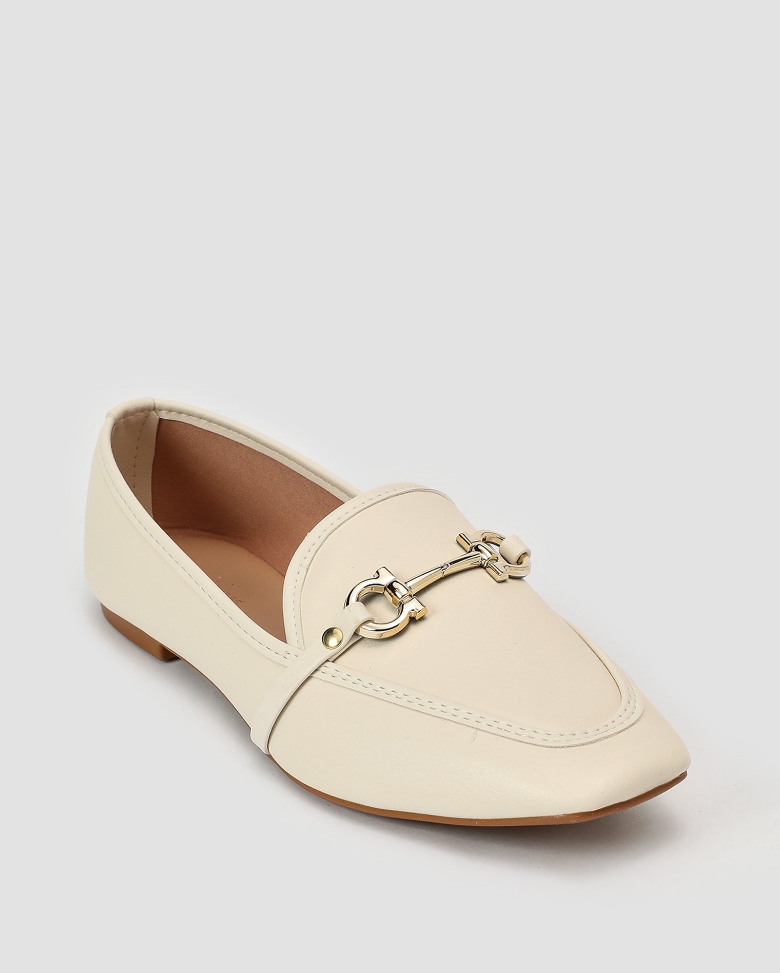 Mocassim feminino com bridão clássico - Branco