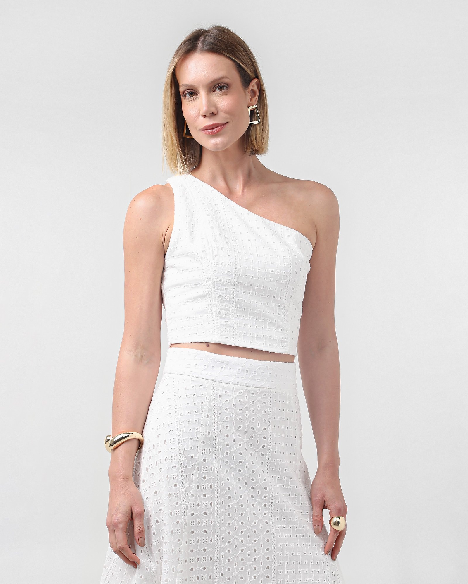 Regata cropped um ombro só em laise branca