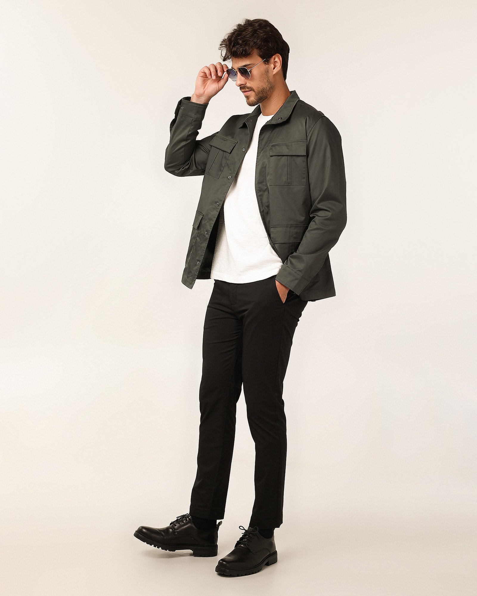 Jaqueta masculina com 4 bolsos cargo cinza — foto 4