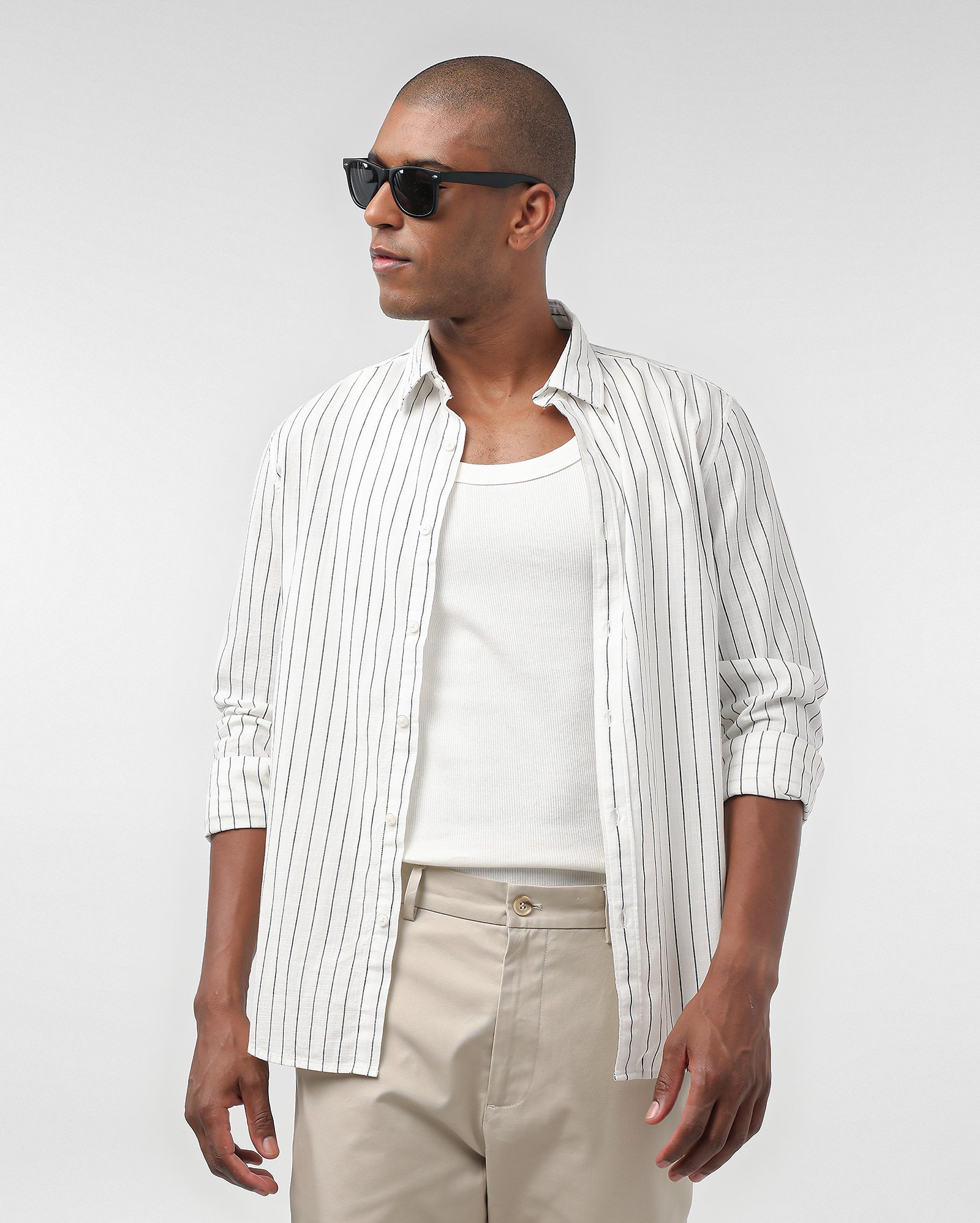 Camisa masculina regular listras padronizadas branca