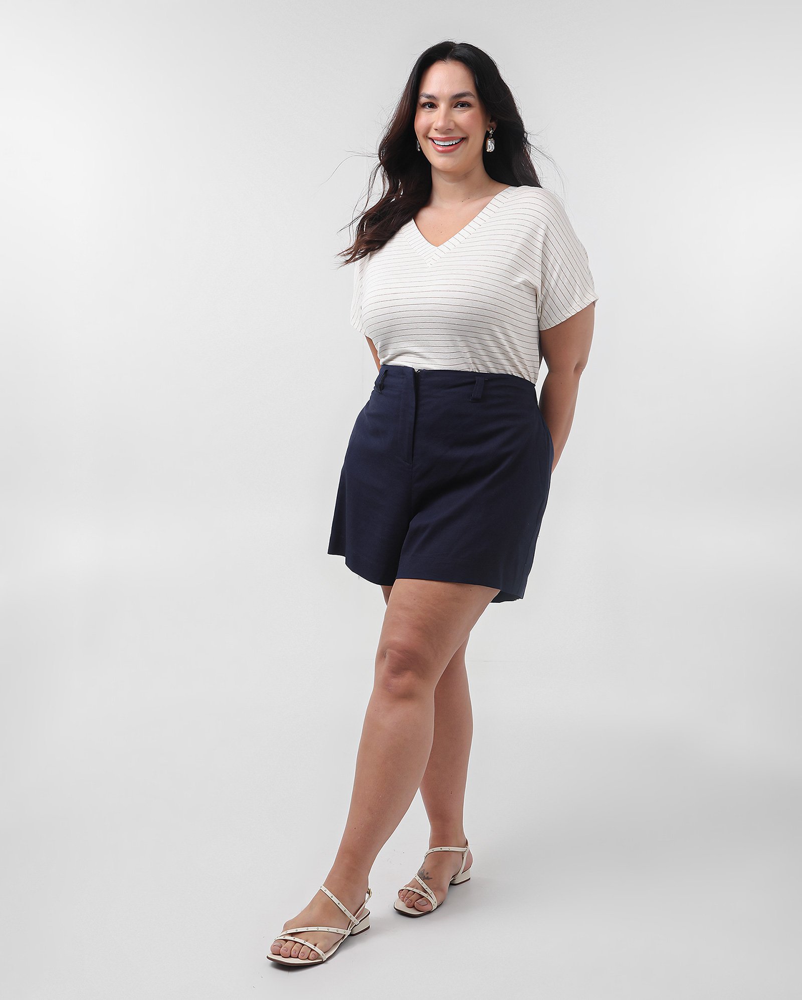 Blusa plus size feminina em viscolinho decote v listrada branca | AK Plus by Riachuelo