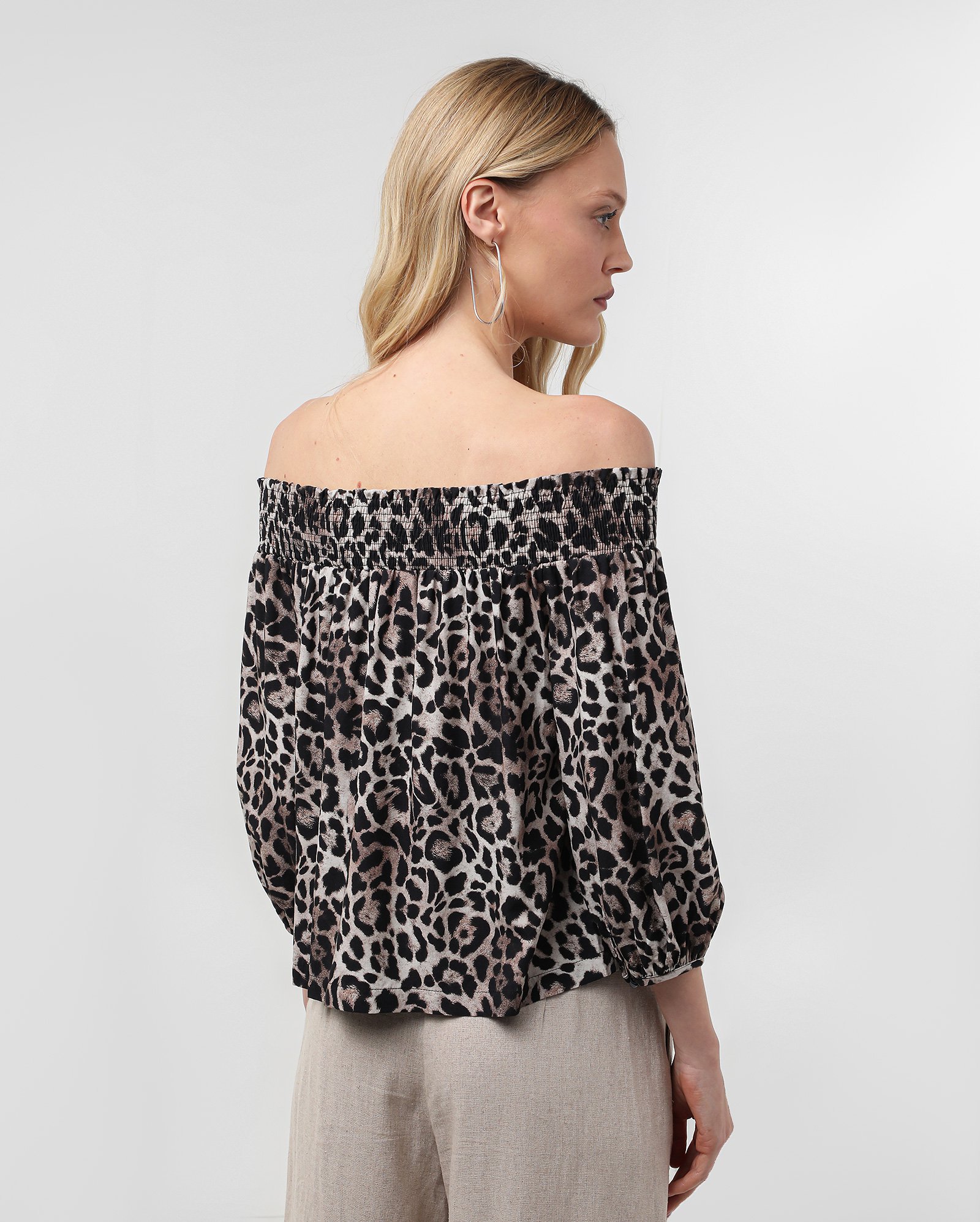 Blusa feminina ombro a ombro onça - marrom — foto 2