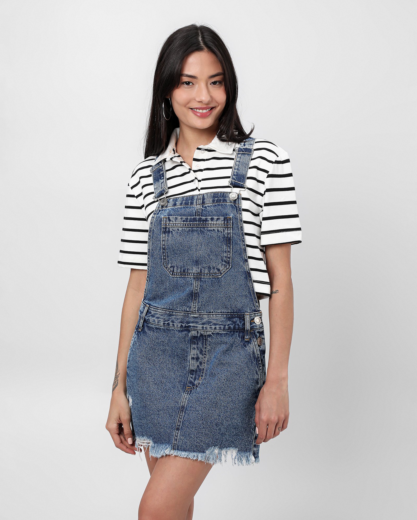 Salopete jeans feminina barra desfiada denim médio | Pool Jeans