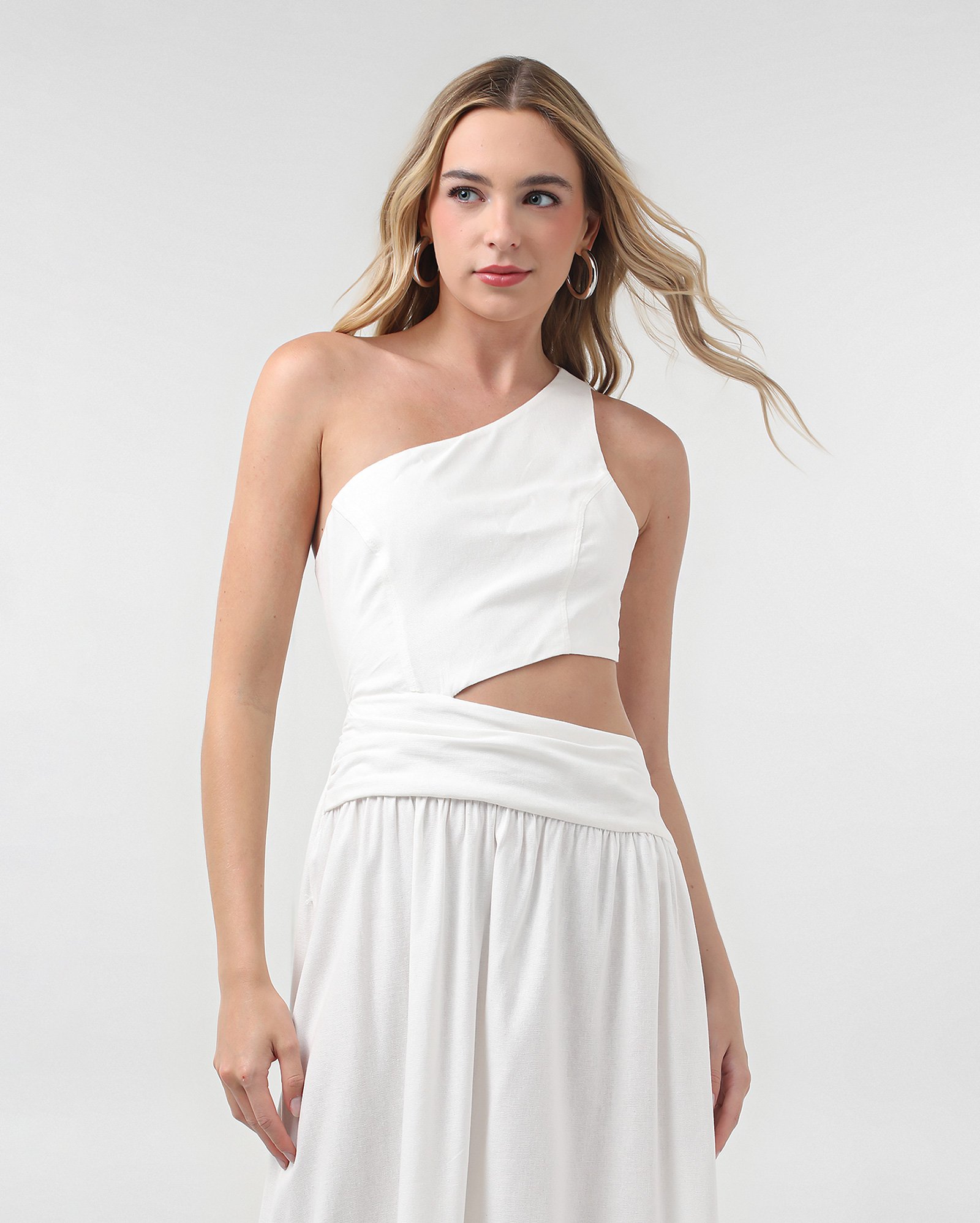 Vestido midi em viscolinho assimétrico com recorte branco | Pool — foto 3