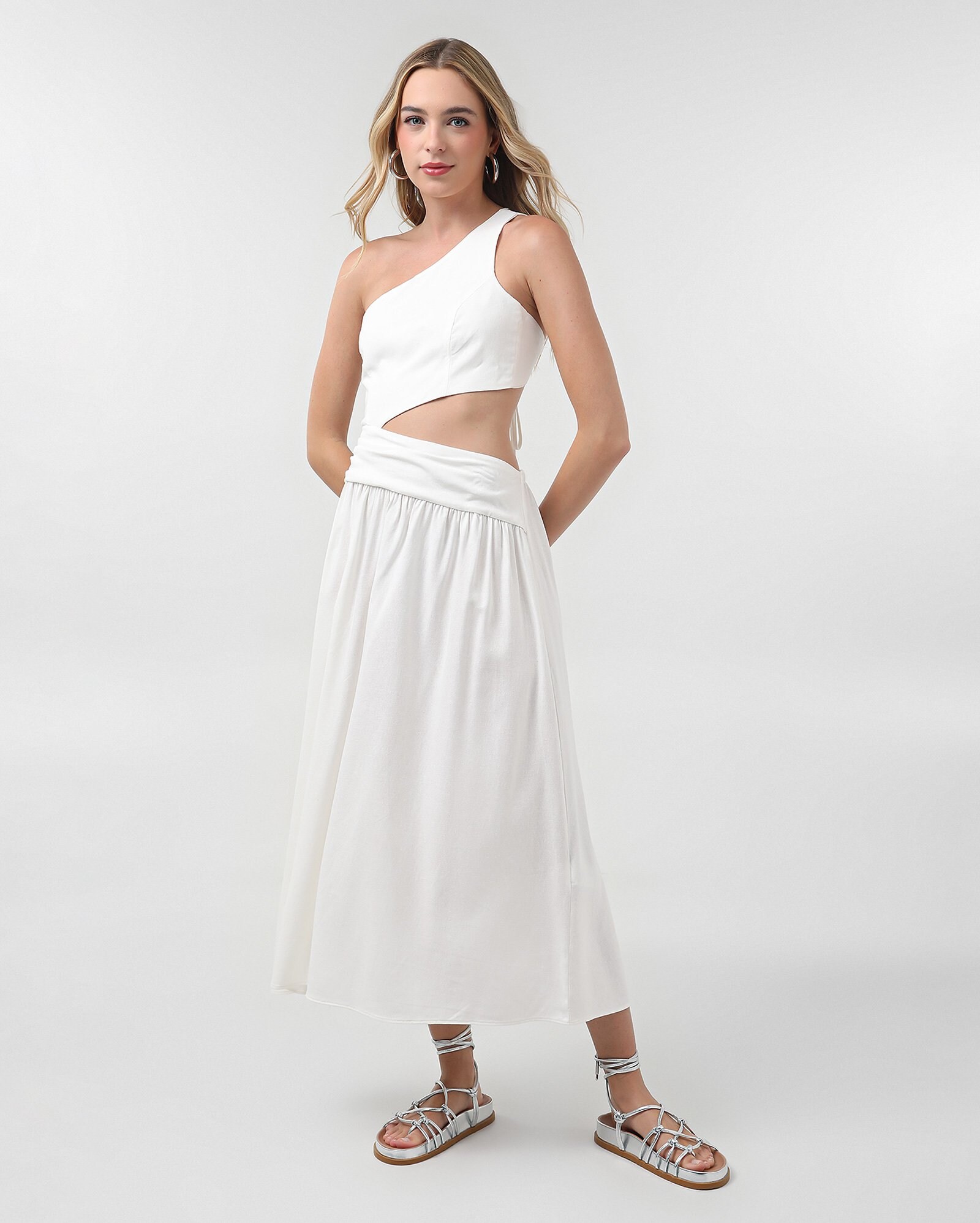 Vestido midi em viscolinho assimétrico com recorte branco | Pool — foto 4