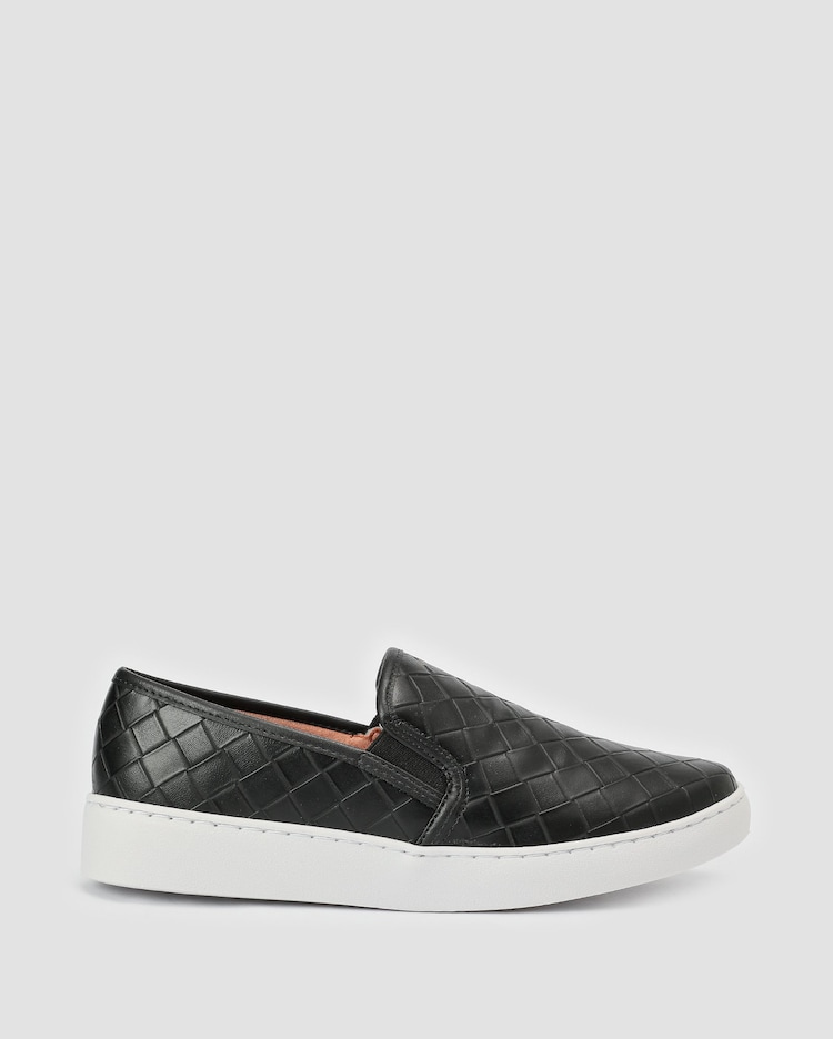 Riachuelo Tênis feminino slip on com elástico matelado preto