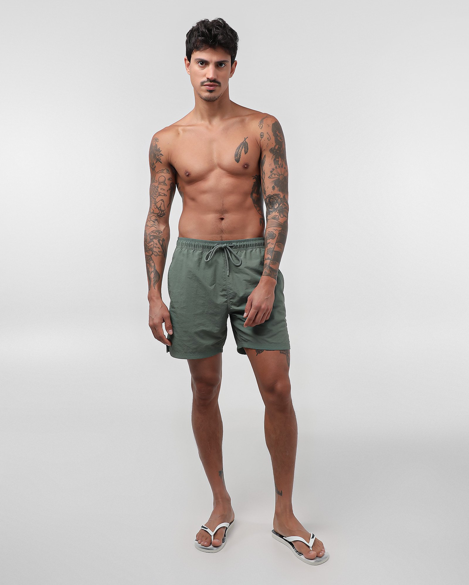 Short água masculino liso com amarração - Verde