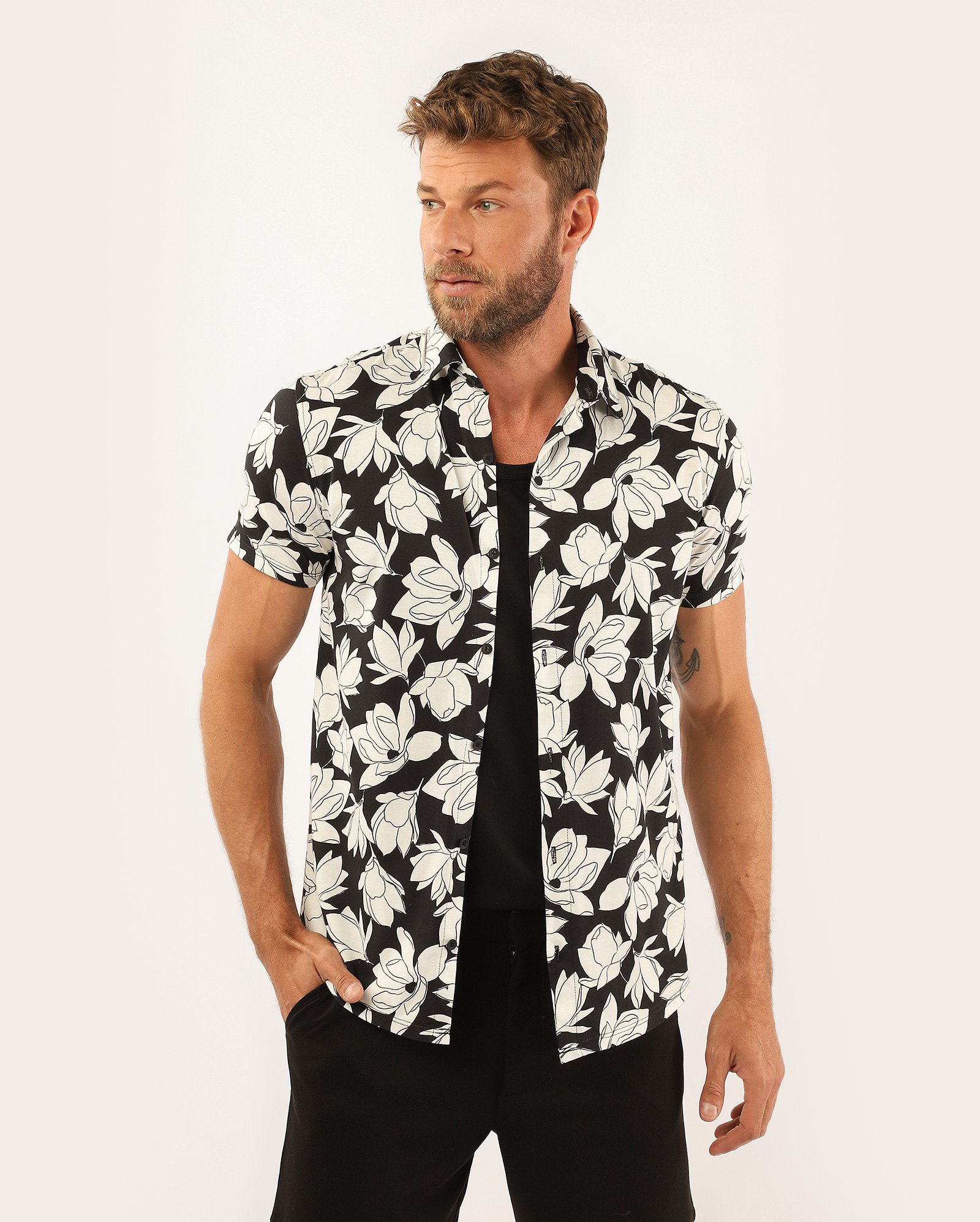 Camisa masculina em malha floral preta