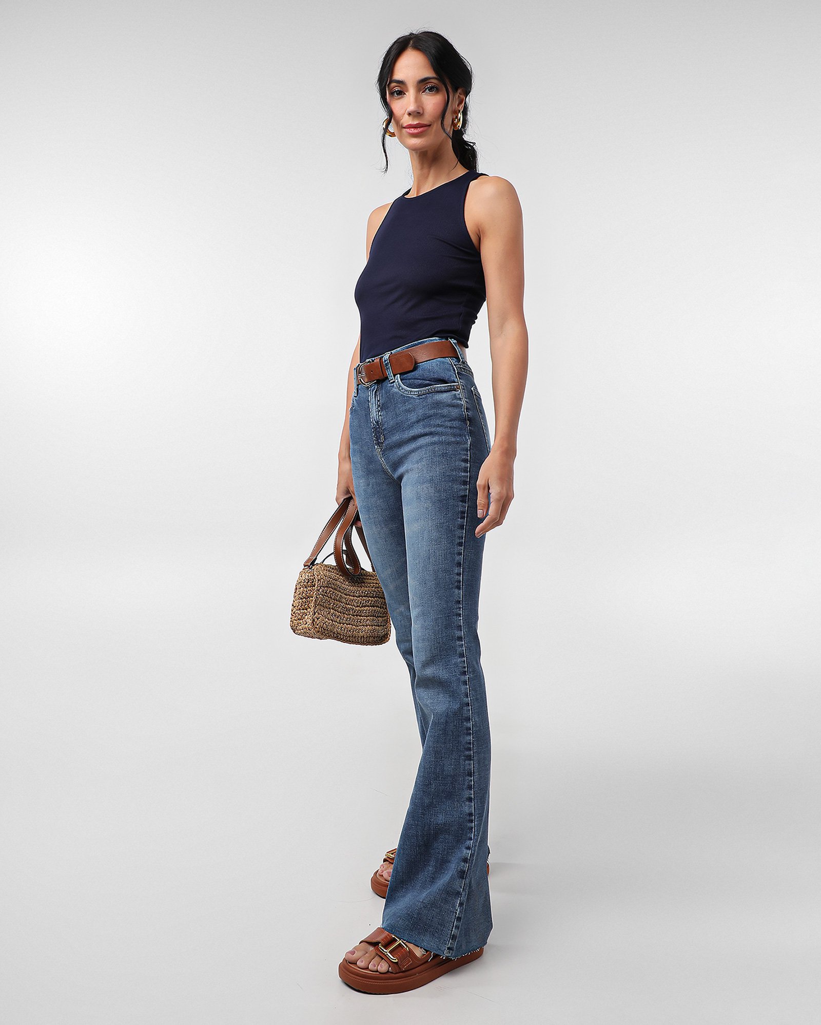 Calça jeans feminina bootcut barra desfiada denim escuro | Pool Jeans