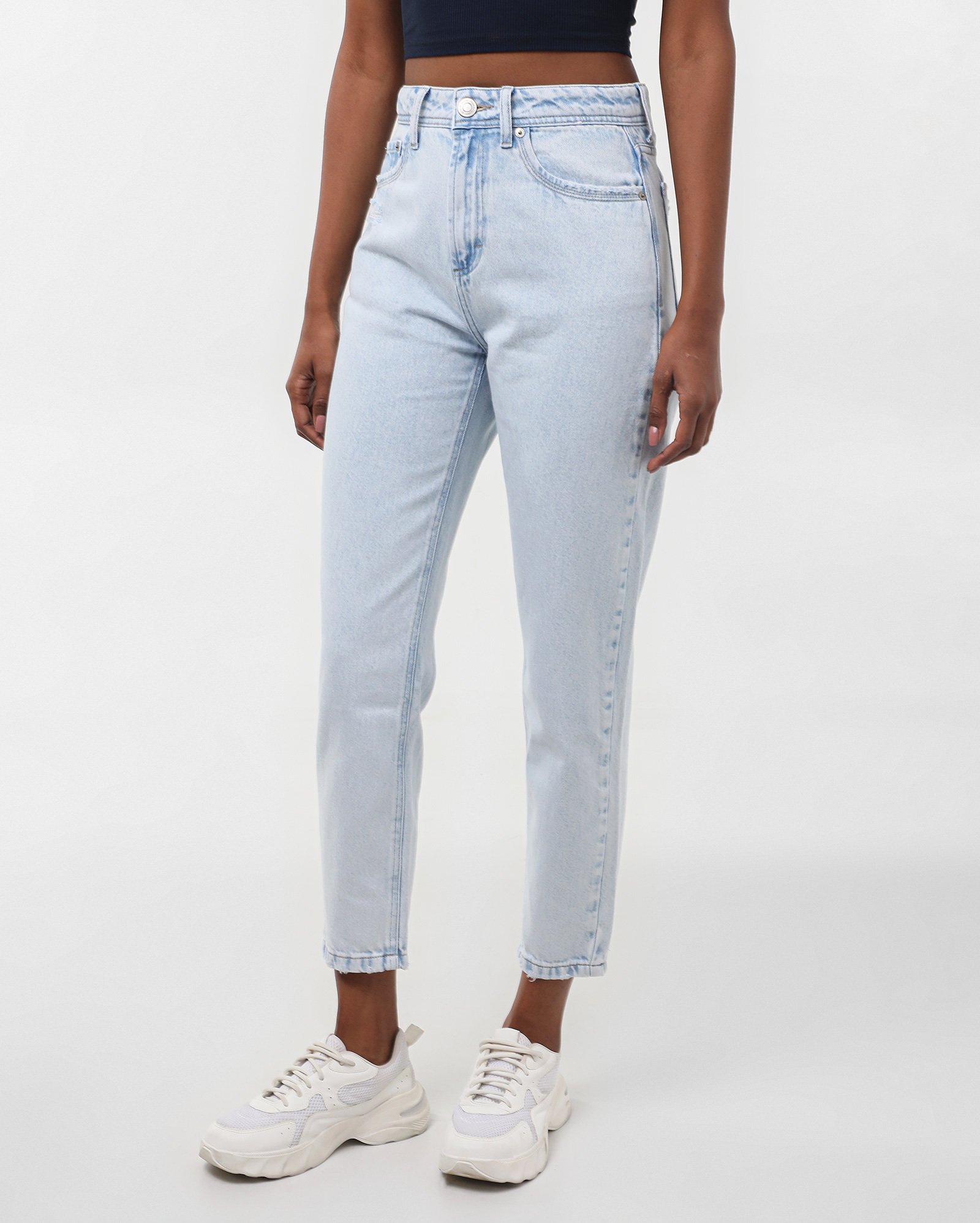 Calça jeans feminina mom cintura alta bolsos denim claro | Pool Jeans