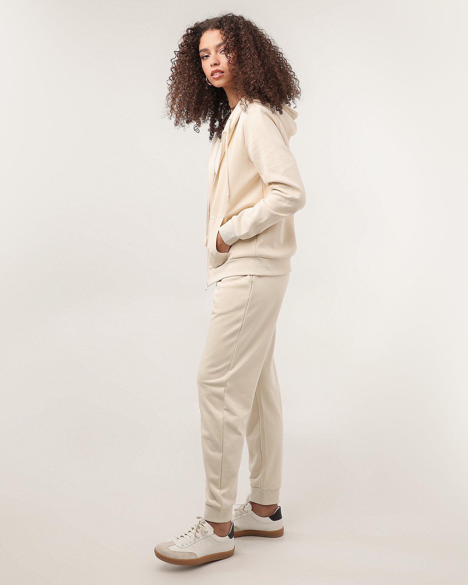 Blusa de moletom feminina Tarsi aberta com 2 bolsos - Off-white | Pool Basics