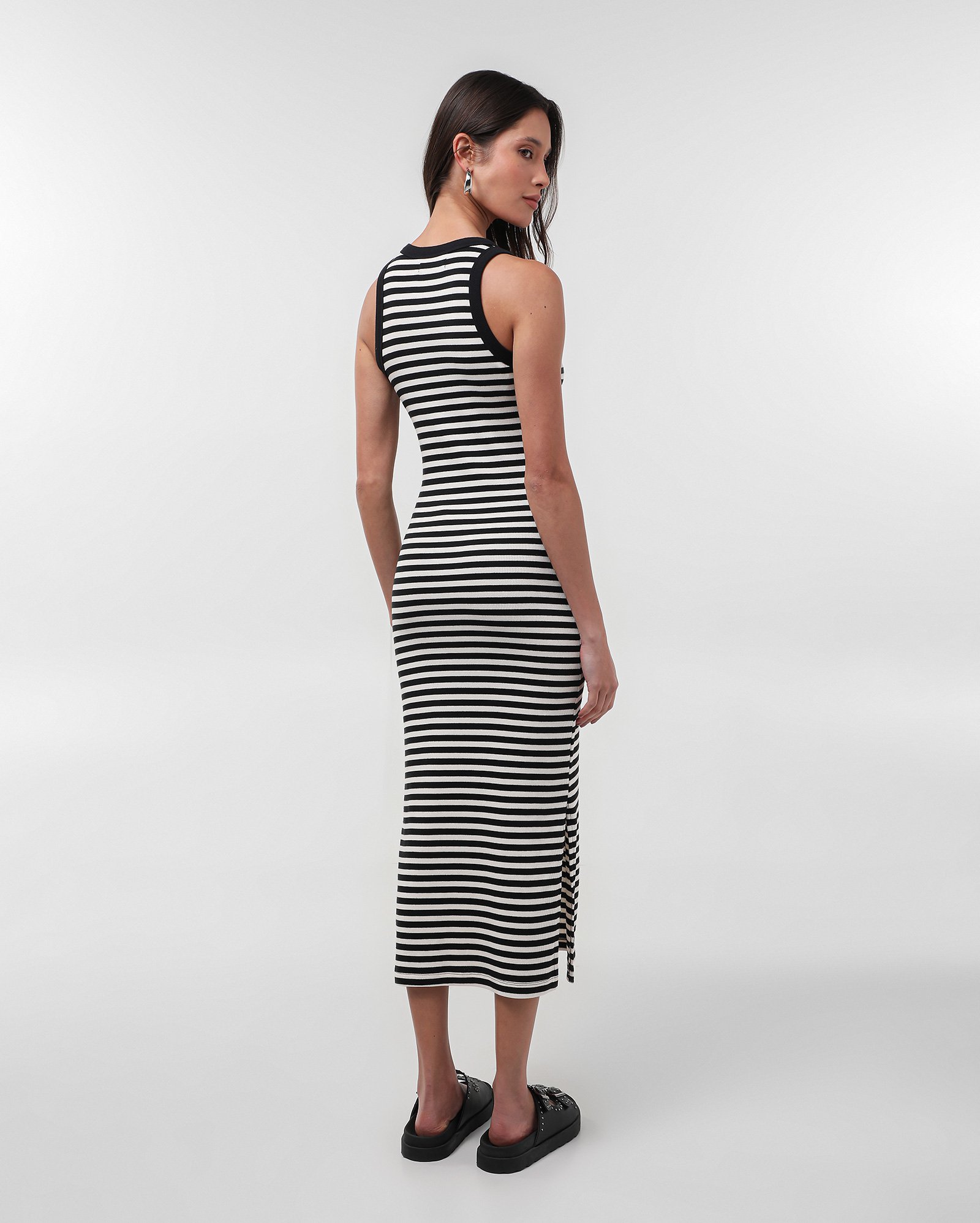 Vestido midi tubinho liso com fenda - Multicor | Pool Basics