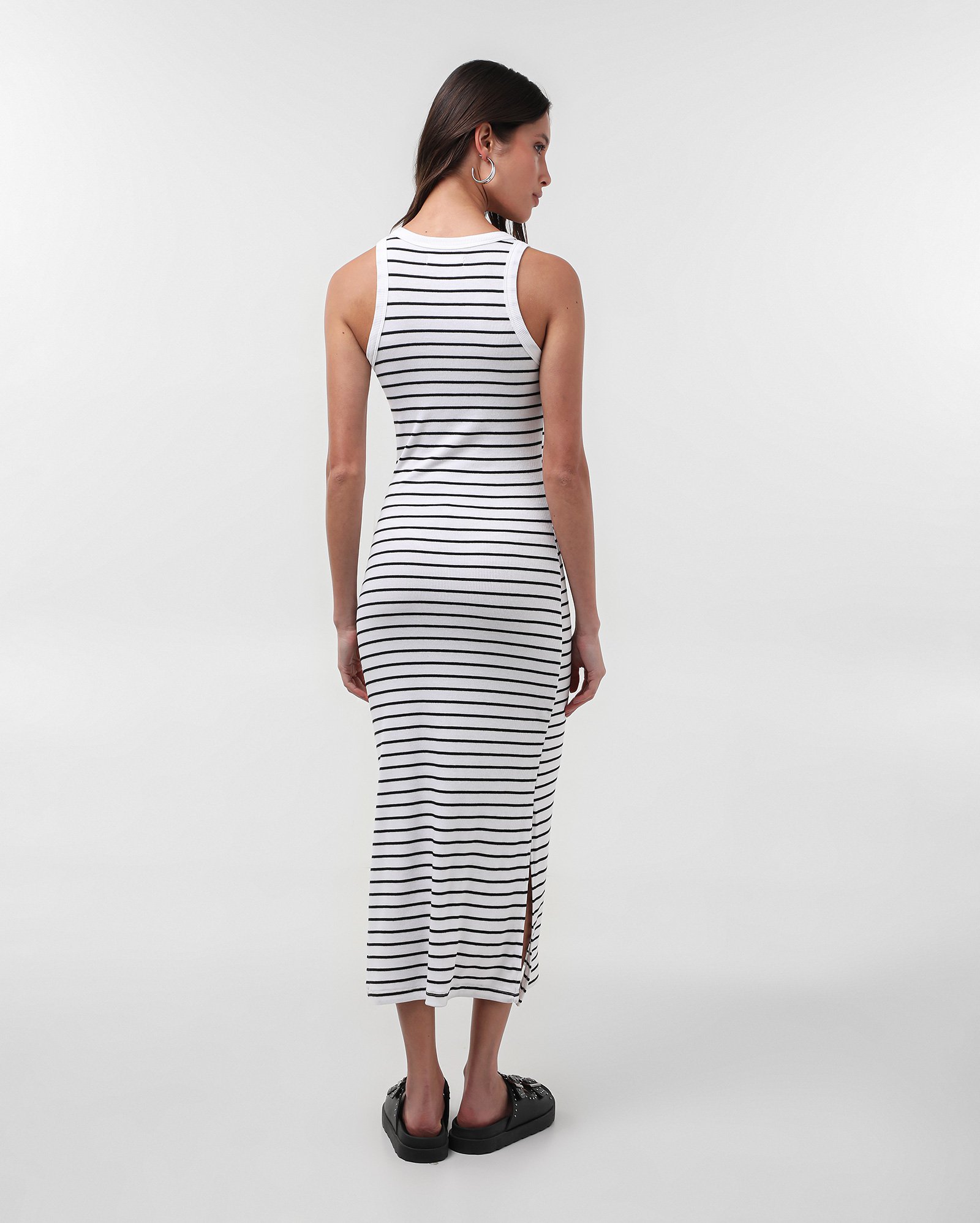 Vestido midi tubinho liso com fenda - Branco | Pool Basics