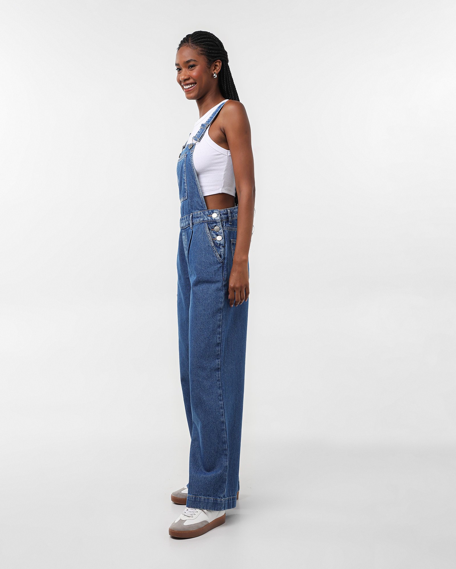 Riachuelo Jardineira jeans feminina reta com bolso frontal denim