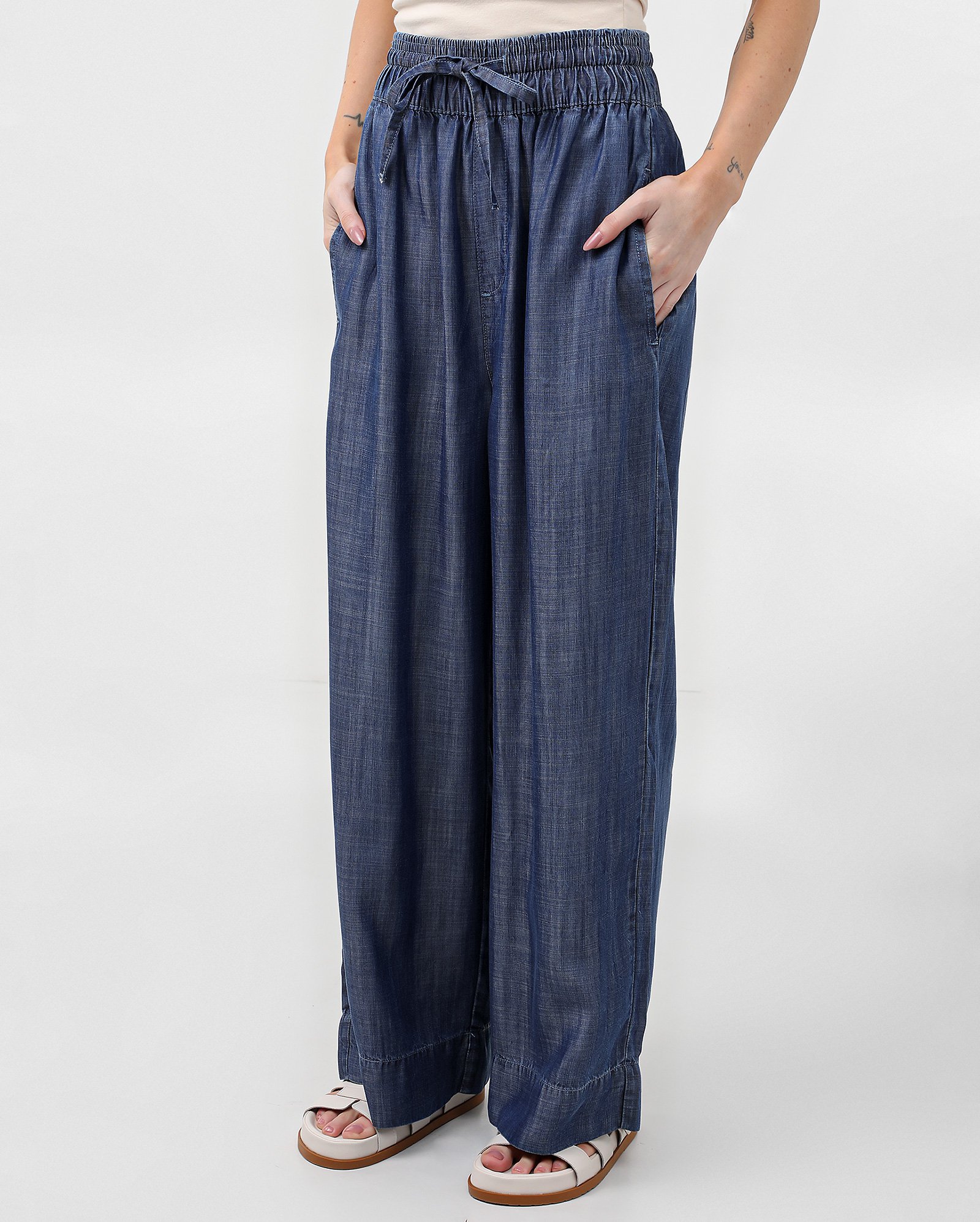 Calça jeans feminina relaxed cintura alta com elástico - Jeans Clássico Escuro | Pool Jeans
