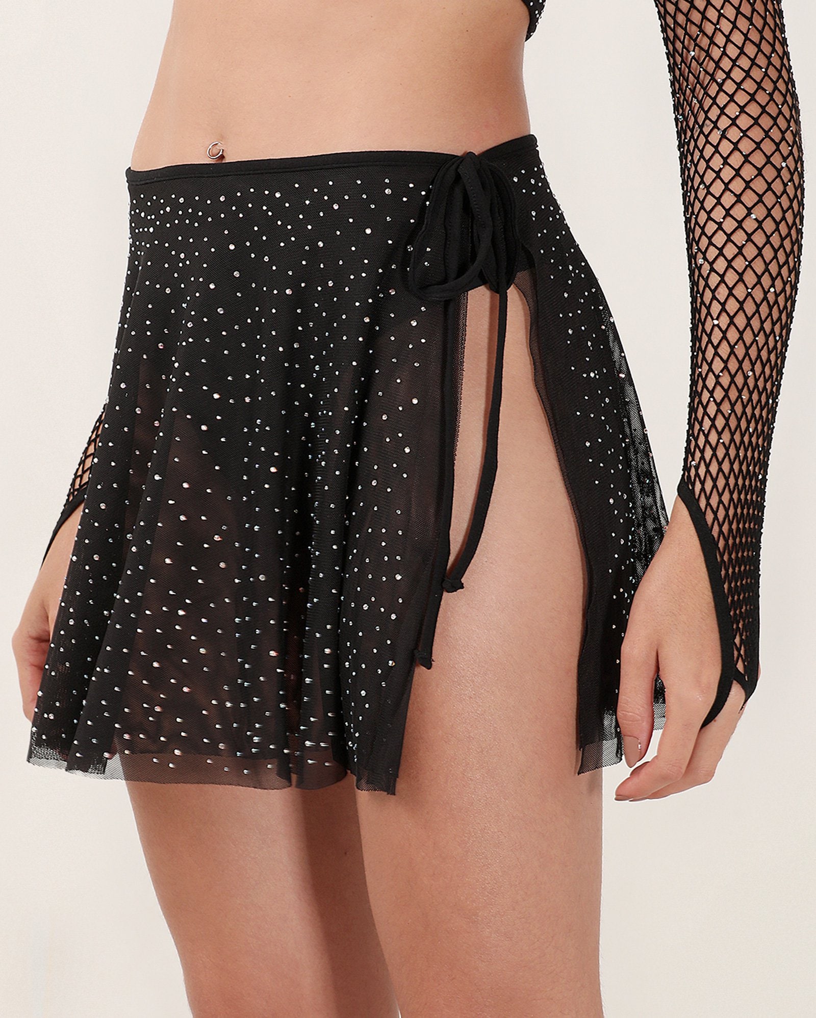 Saia curta em tule com strass e amarração lateral preta | Pool — foto 2