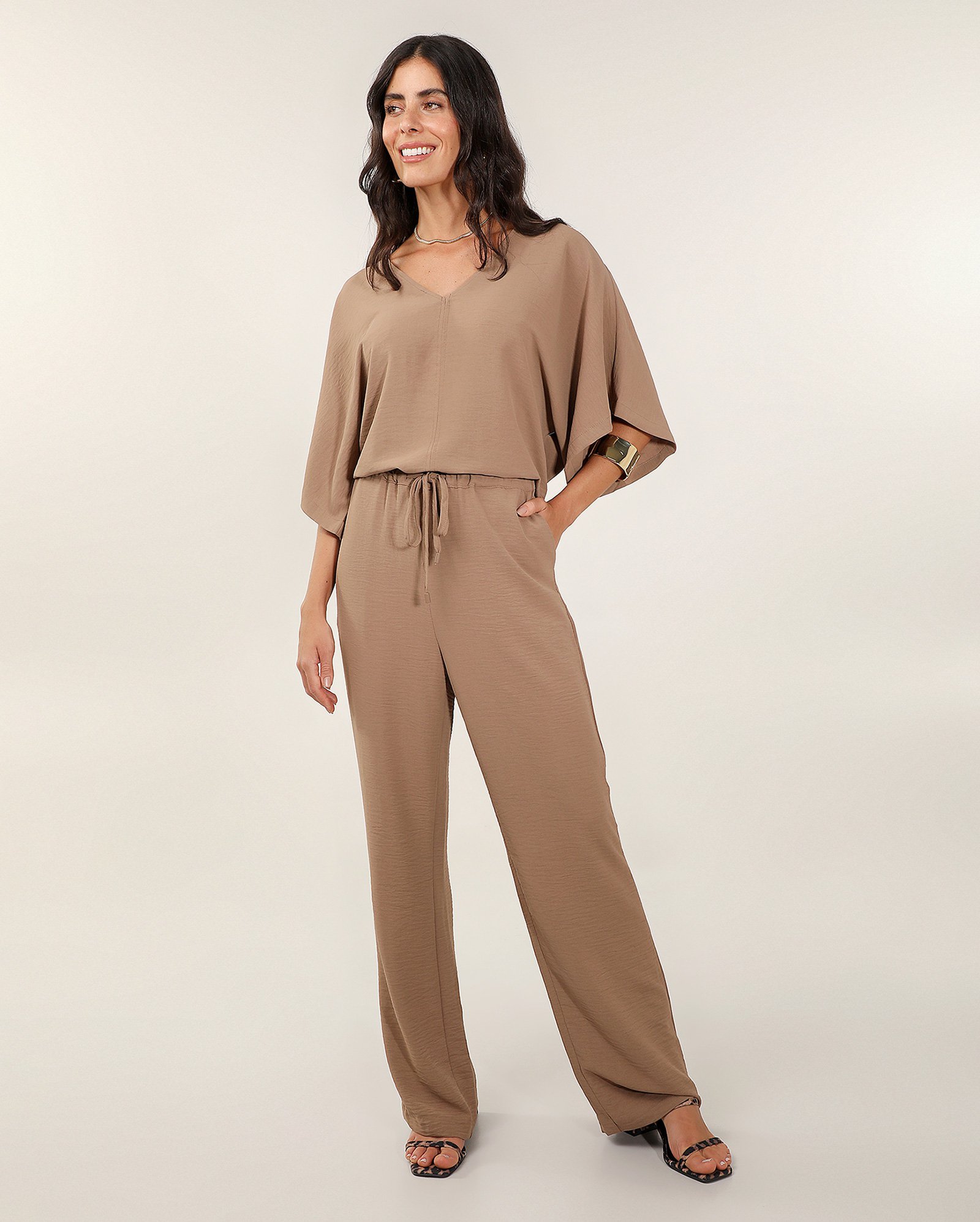 Calça feminina relaxed texturizada - Marrom Claro | AK by Riachuelo
