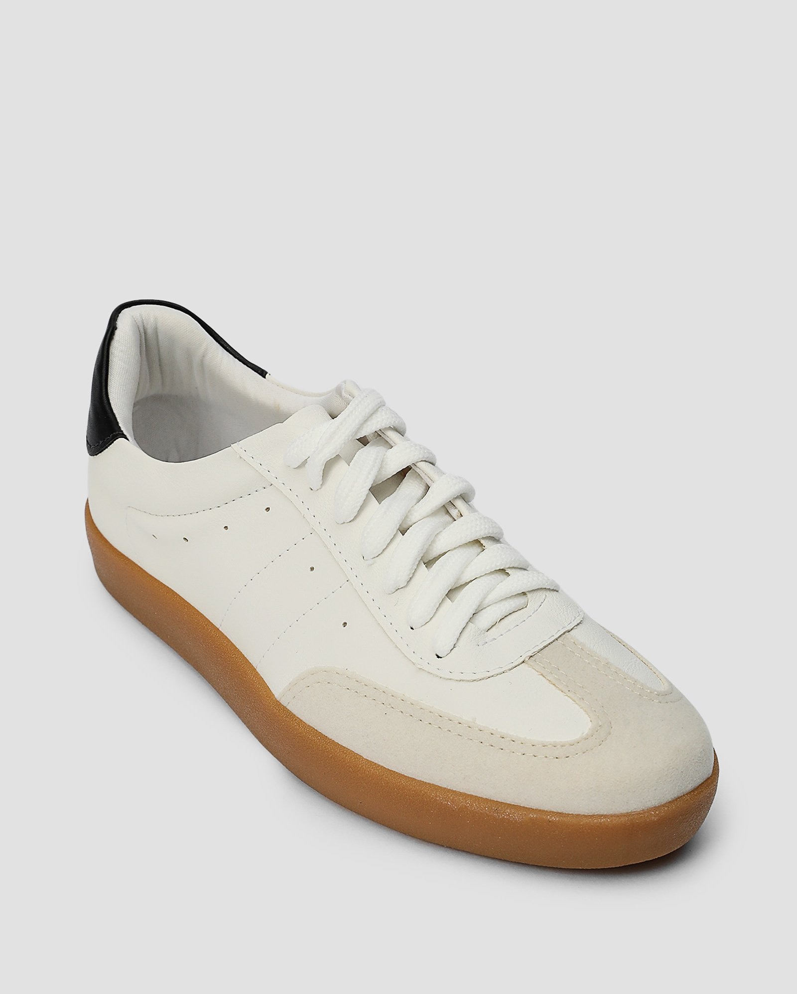 Tênis feminino cano baixo com recortes branco | Riachuelo