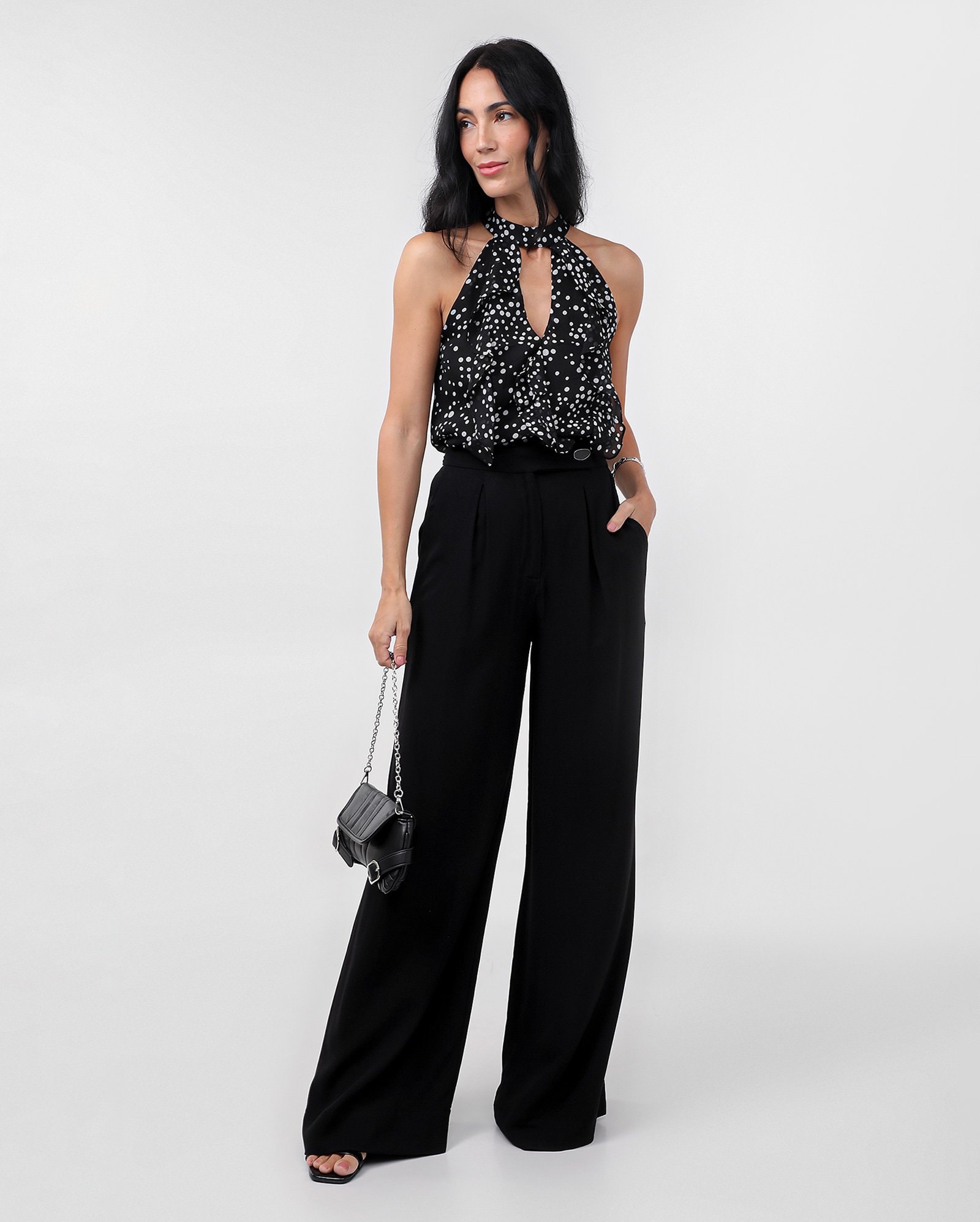 Calça feminina pantalona com pregas preta | AK by Riachuelo
