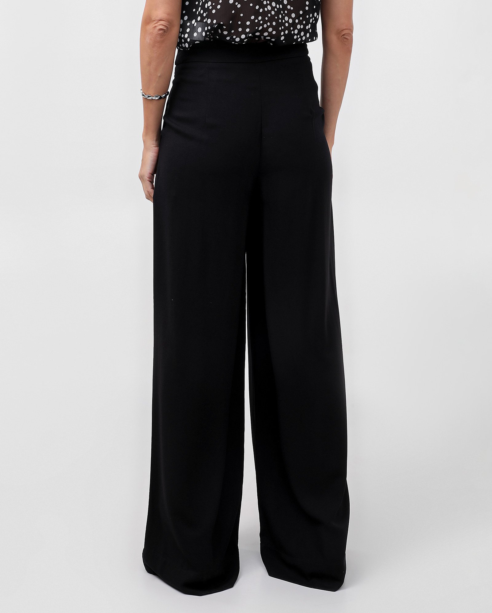 Calça feminina pantalona com pregas preta | AK by Riachuelo — foto 4