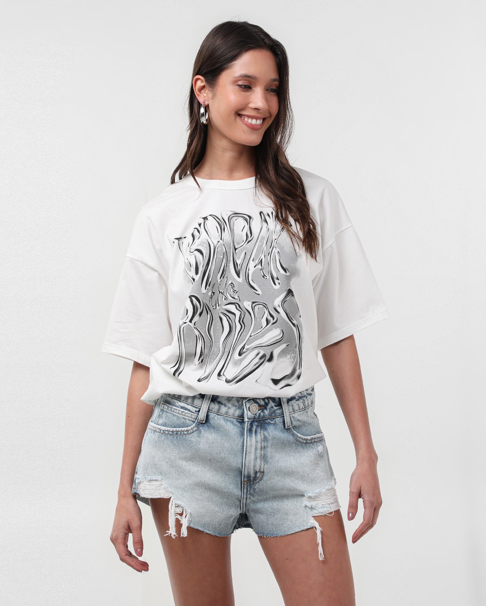 Short jeans feminino destroyed amplo denim claro | Pool Jeans