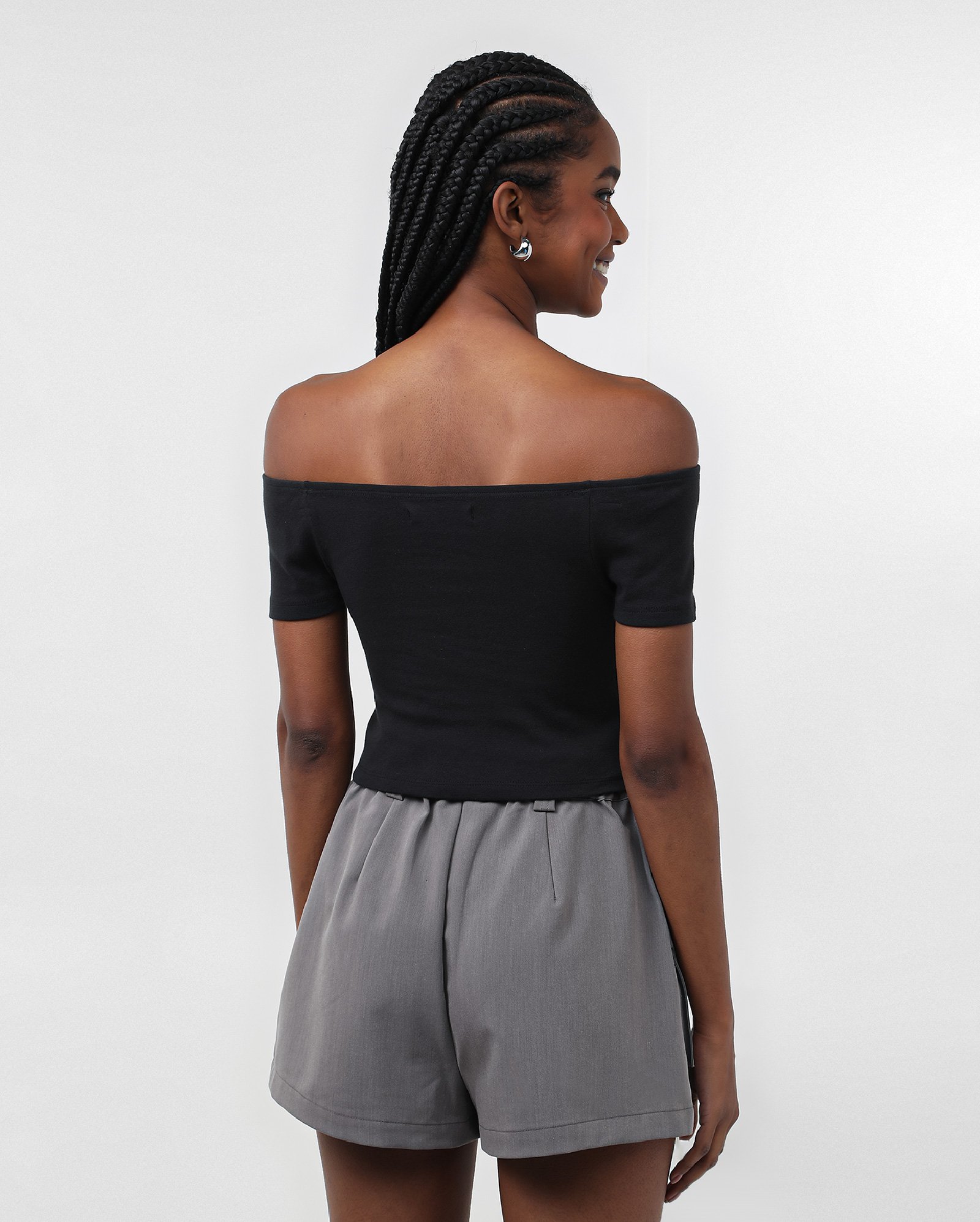 Blusa cropped ombro a ombro canelada - Preto | Pool — foto 2