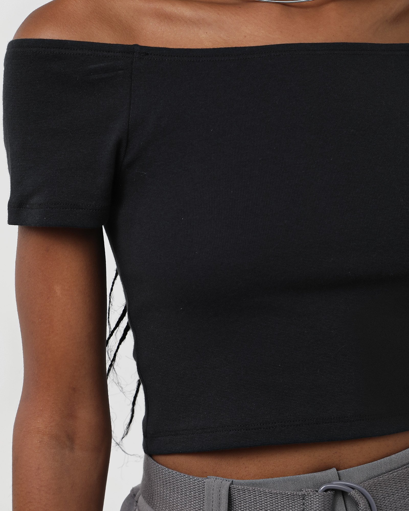Blusa cropped ombro a ombro canelada - Preto | Pool — foto 4