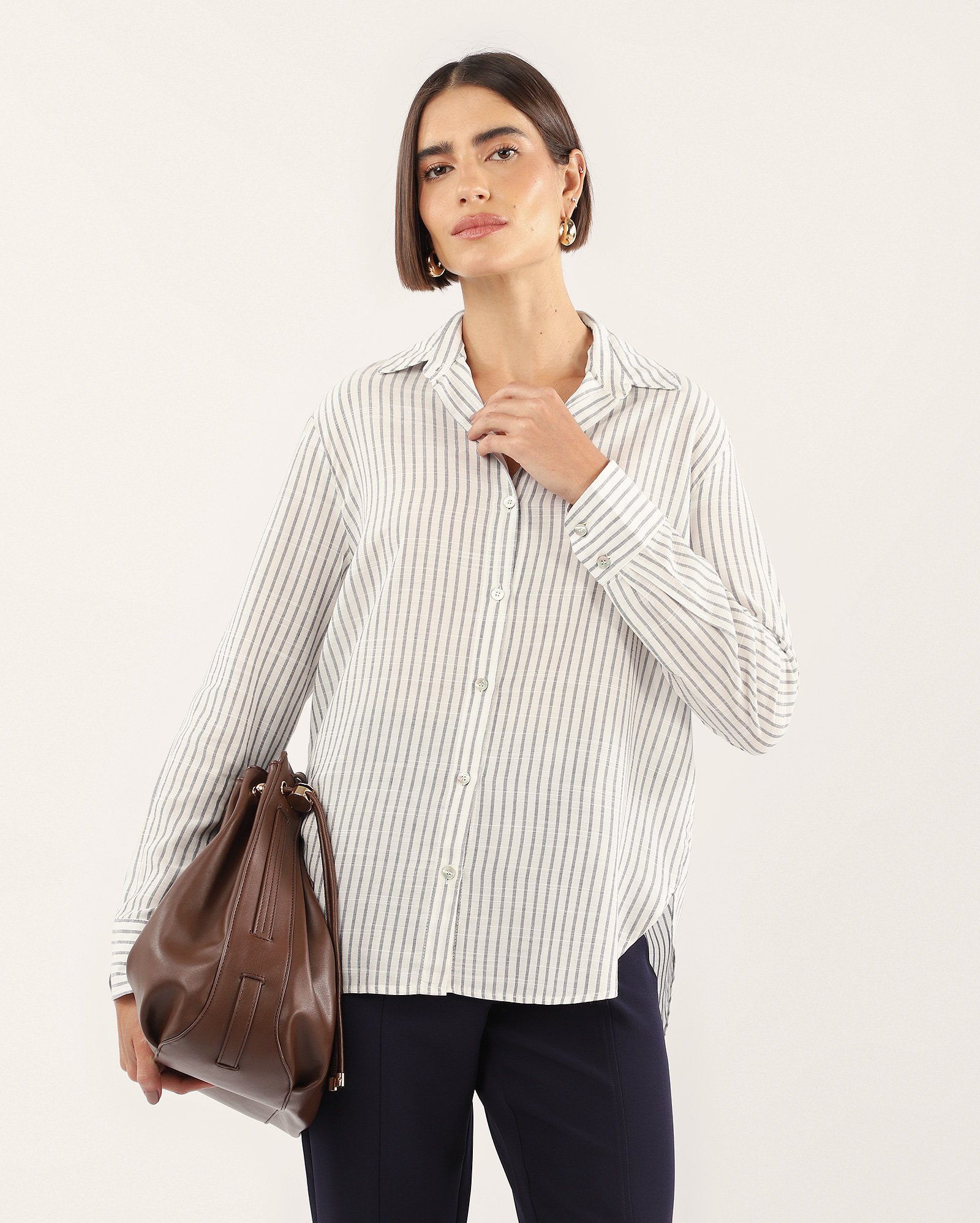 Camisa feminina ampla Elis listrada off-white