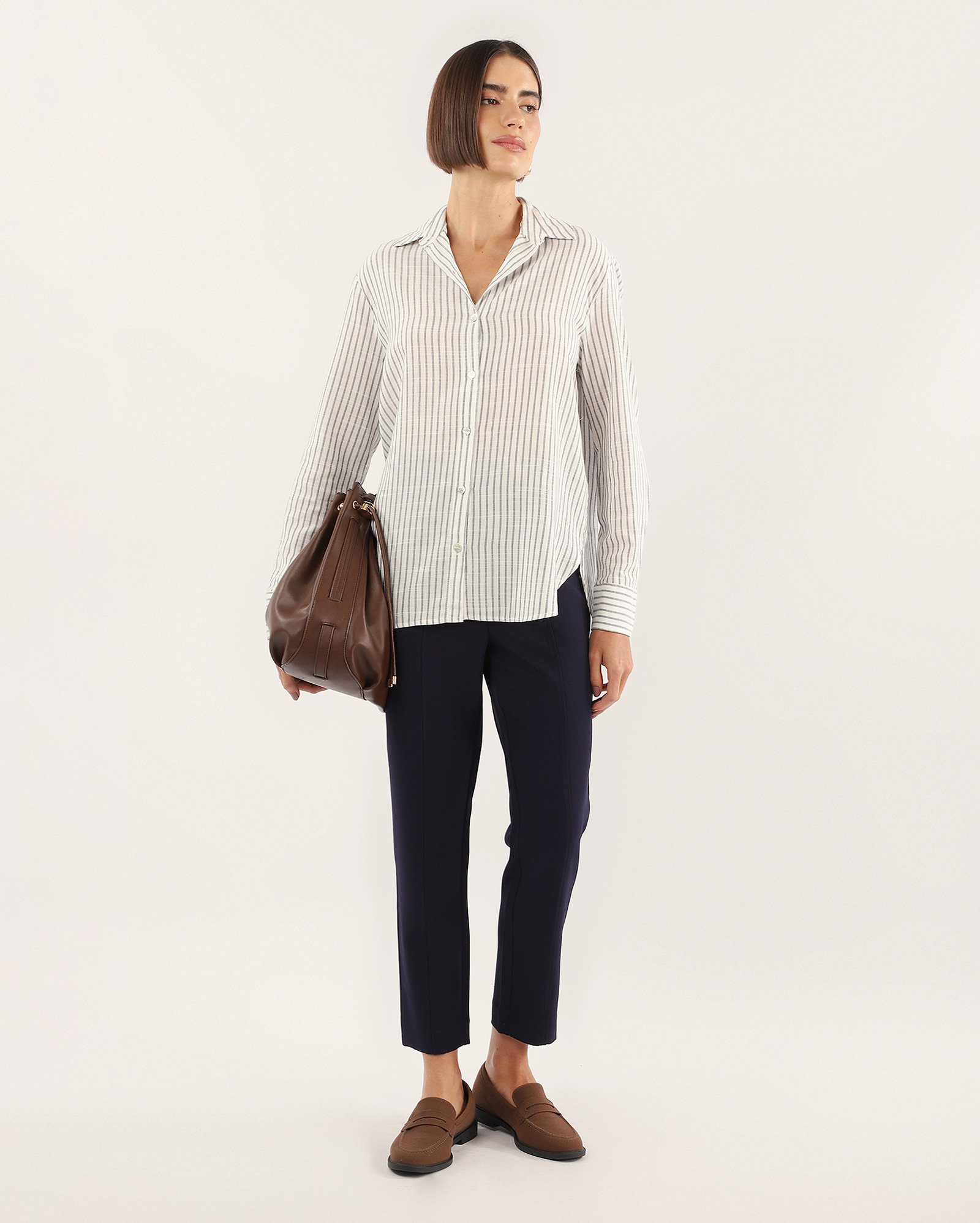 Camisa feminina ampla Elis listrada off-white