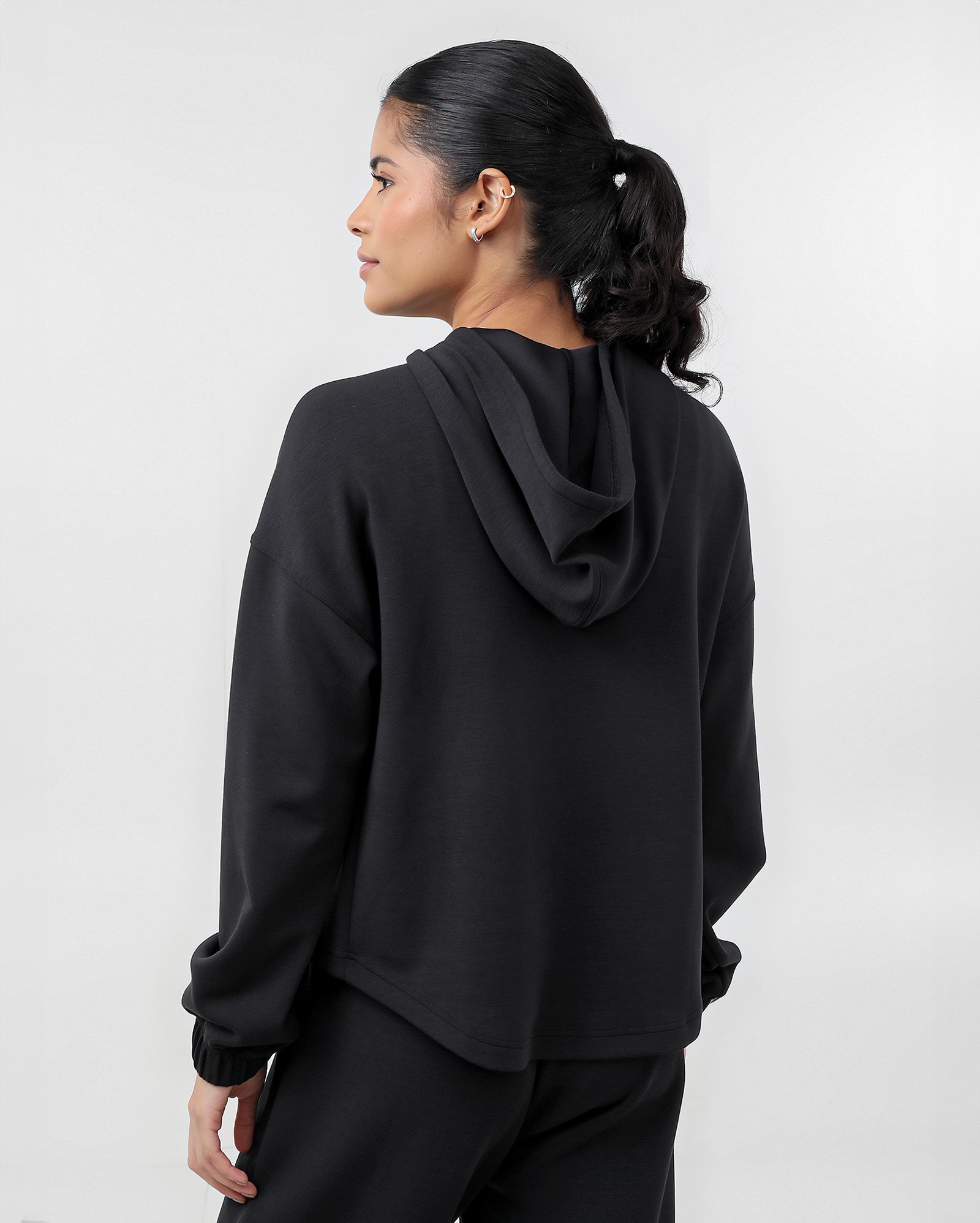 Blusa esportiva feminina Soft Scuba fechada - Preto | BodyWork by Riachuelo