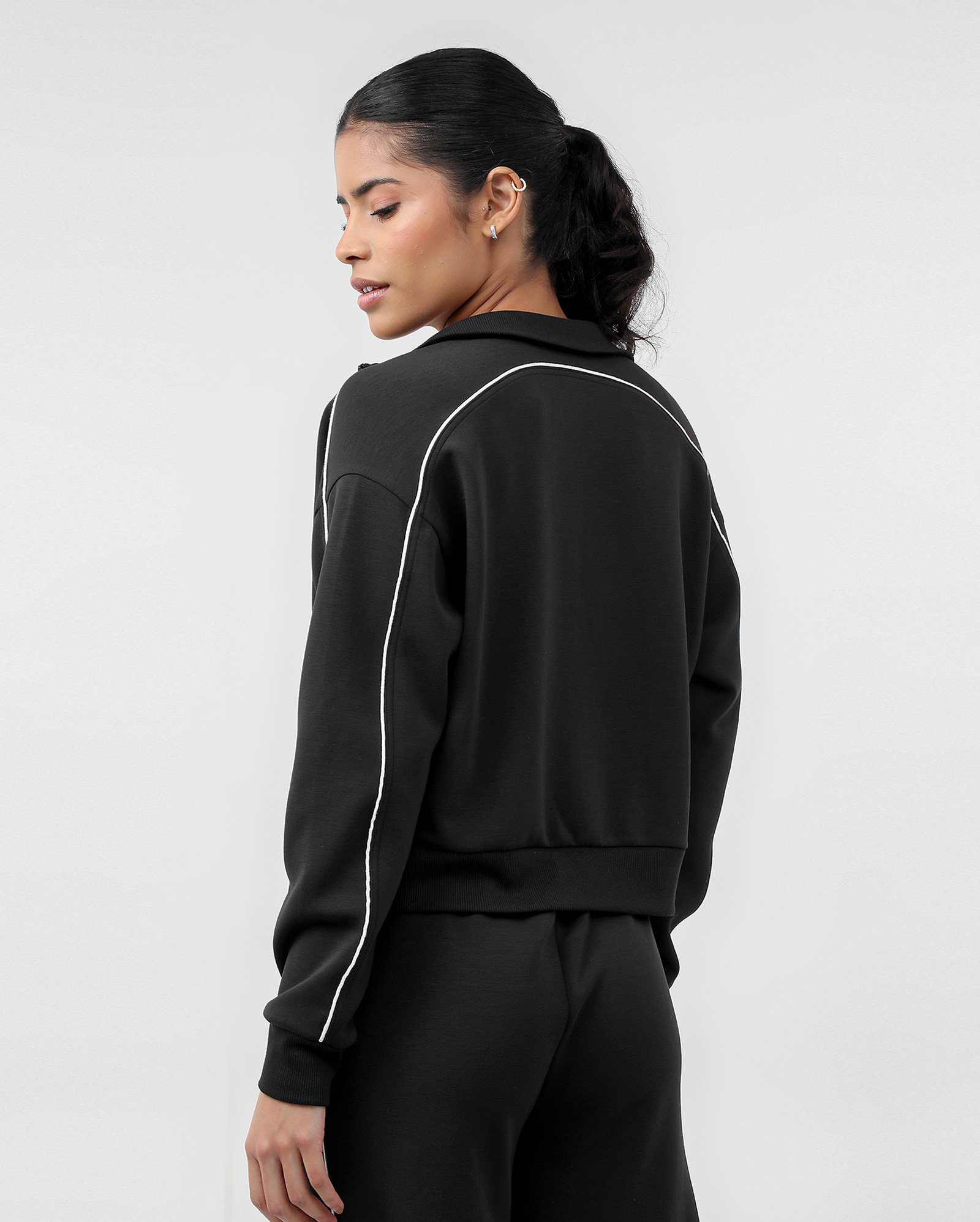 Jaqueta esportiva feminina Soft Scuba gola alta e zíper - Preto | Body Work — foto 2
